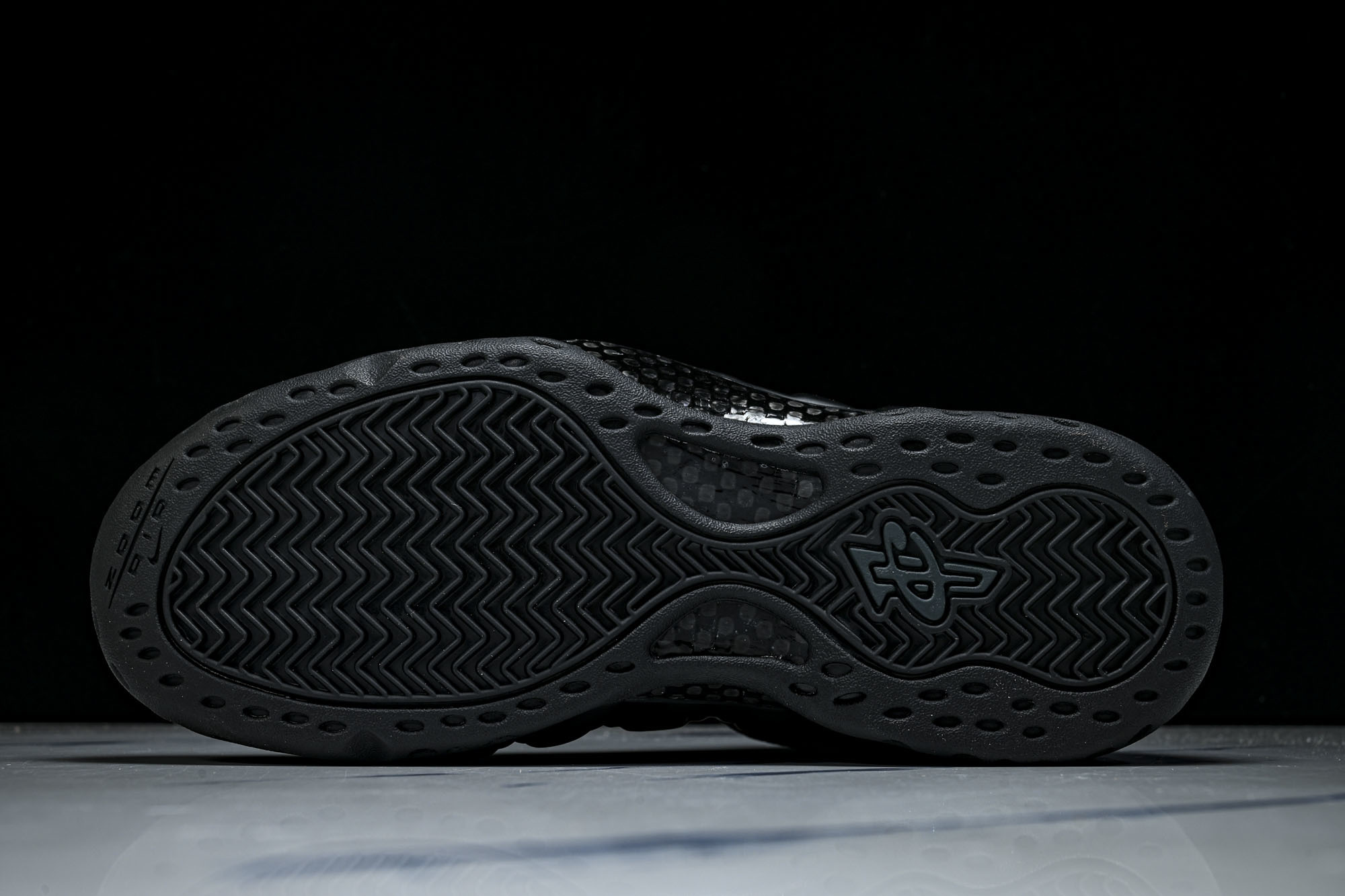 NK 耐克 AIR FOAMPOSITE ONE 男士减震支撑中帮运动复古篮球鞋FD5855 001产品