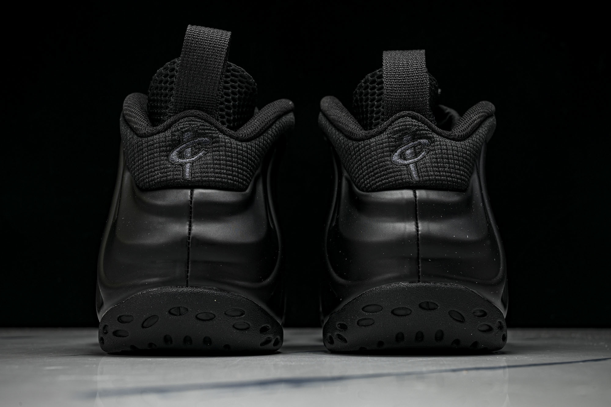 NK 耐克 AIR FOAMPOSITE ONE 男士减震支撑中帮运动复古篮球鞋FD5855 001产品