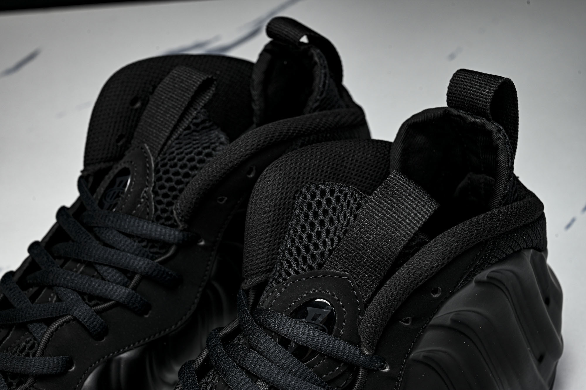 NK 耐克 AIR FOAMPOSITE ONE 男士减震支撑中帮运动复古篮球鞋FD5855 001产品