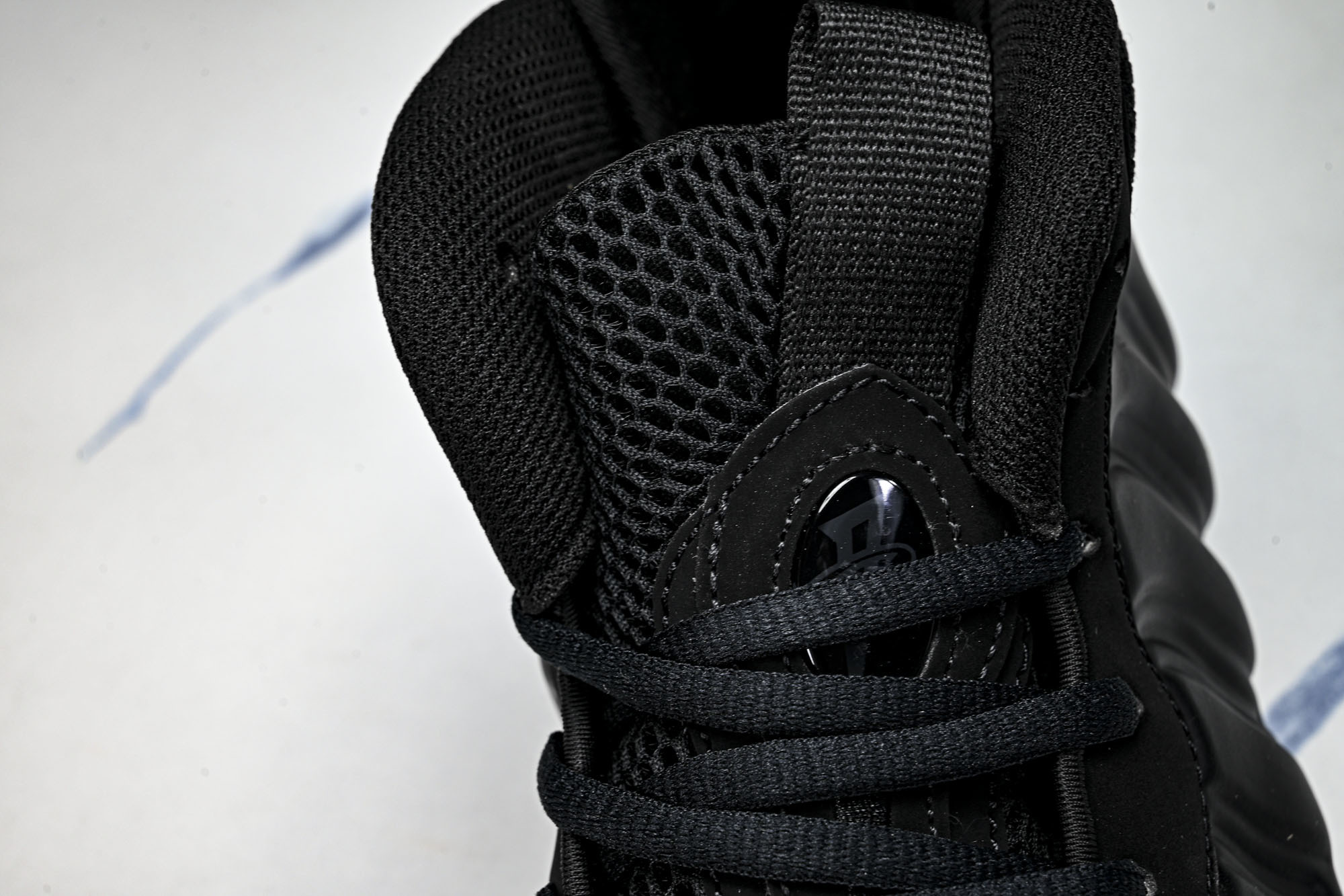 NK 耐克 AIR FOAMPOSITE ONE 男士减震支撑中帮运动复古篮球鞋FD5855 001产品