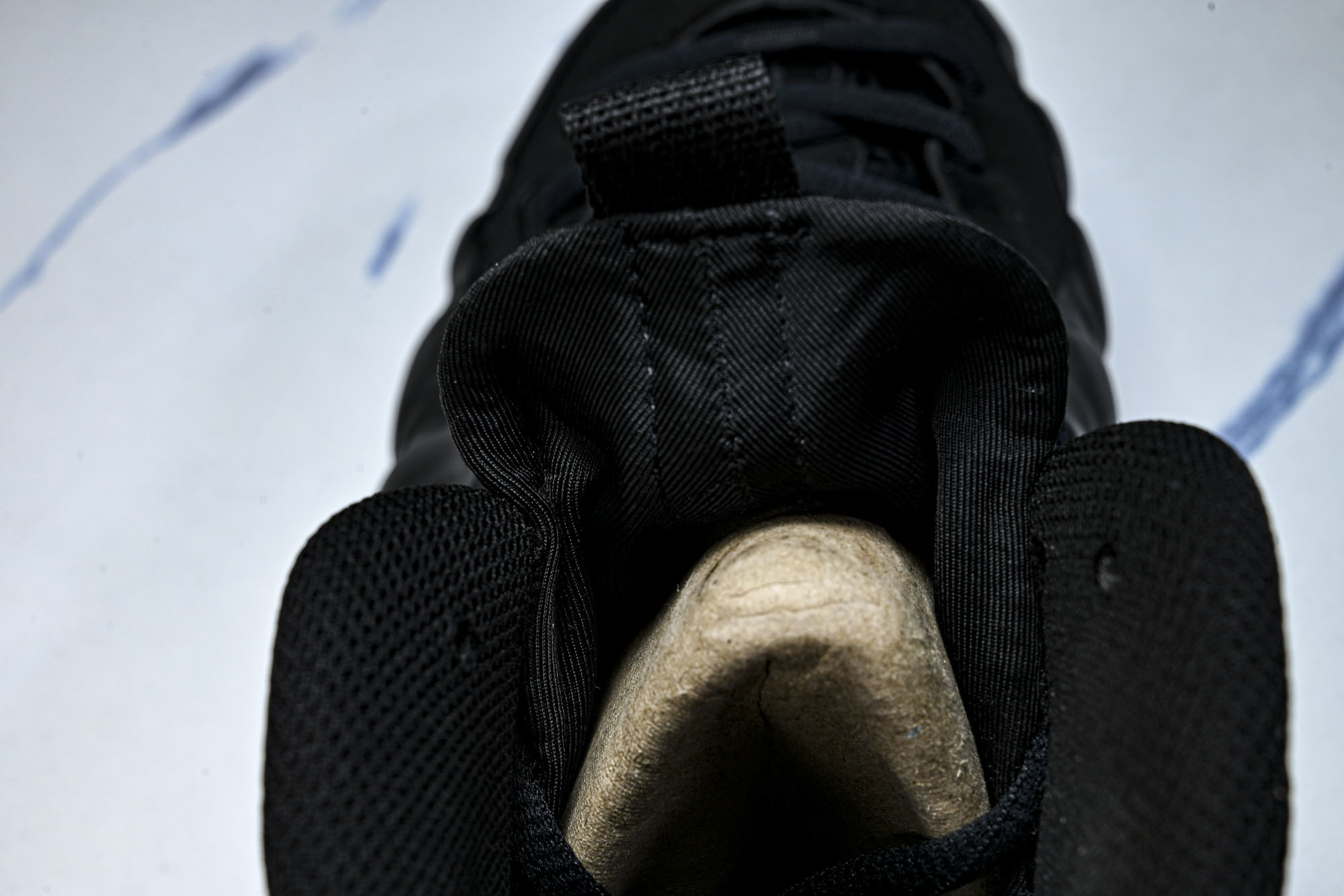 NK 耐克 AIR FOAMPOSITE ONE 男士减震支撑中帮运动复古篮球鞋FD5855 001产品