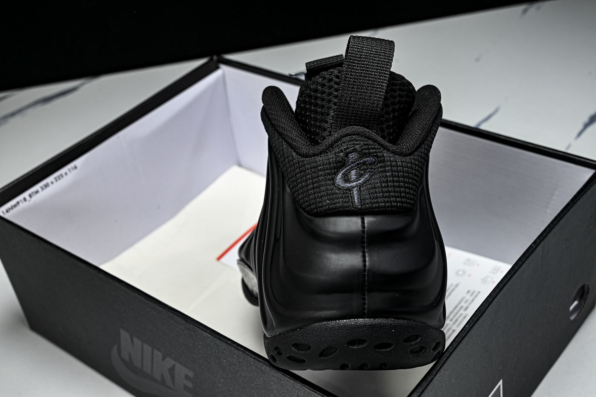 NK 耐克 AIR FOAMPOSITE ONE 男士减震支撑中帮运动复古篮球鞋FD5855 001产品