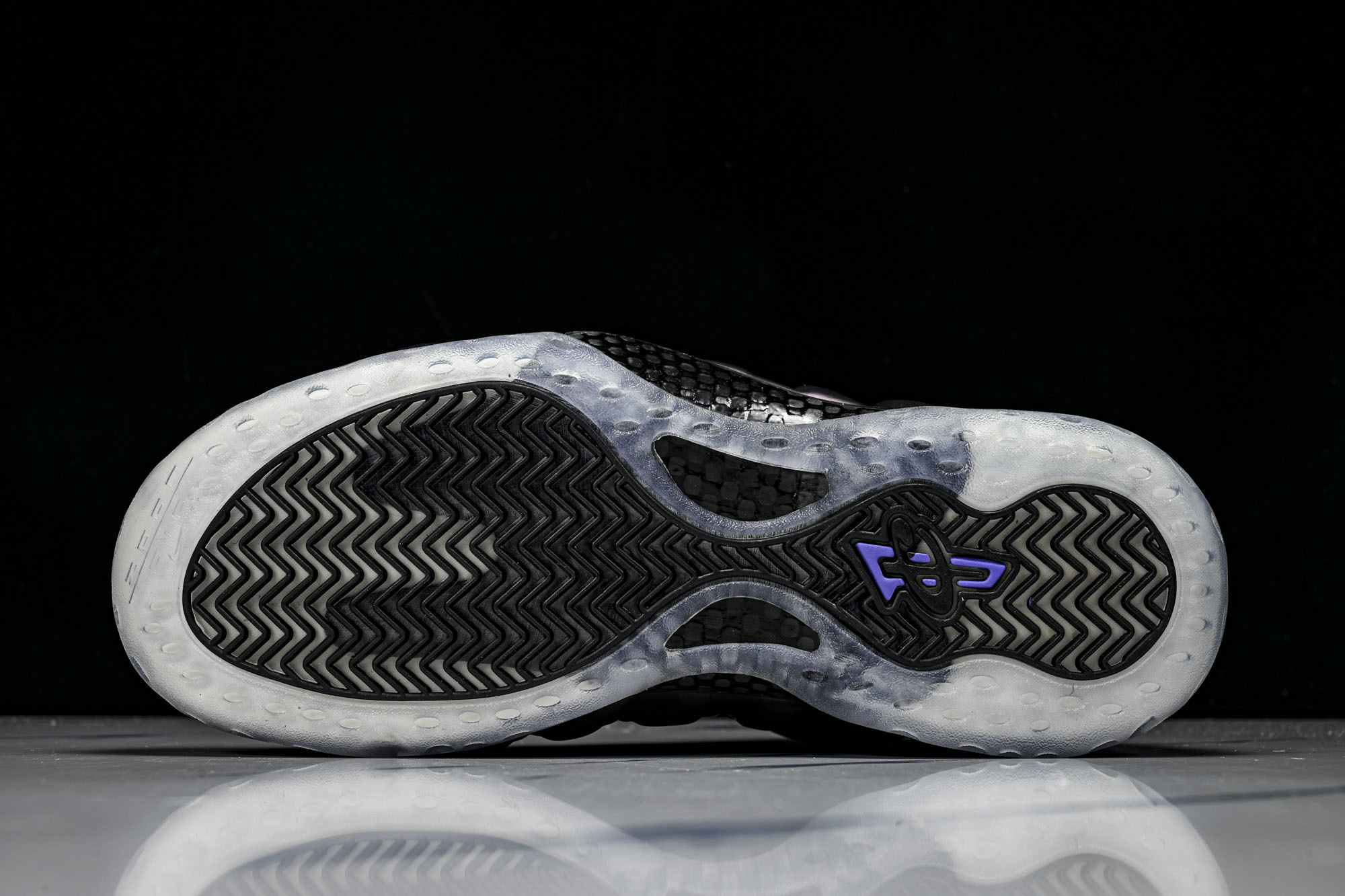 NK 耐克 AIR FOAMPOSITE ONE 男士减震支撑中帮运动复古篮球鞋FN5212 001产品