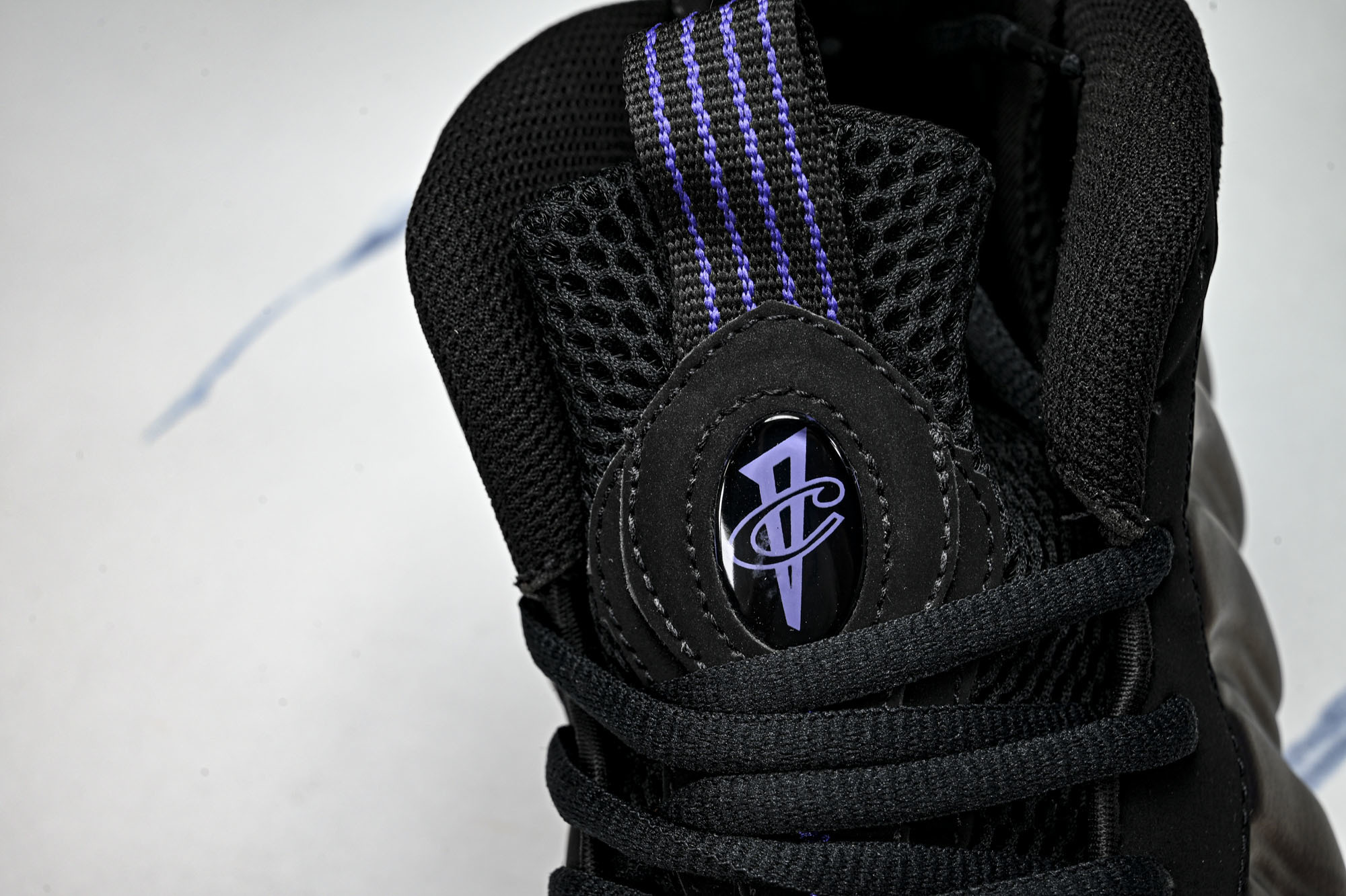 NK 耐克 AIR FOAMPOSITE ONE 男士减震支撑中帮运动复古篮球鞋FN5212 001产品