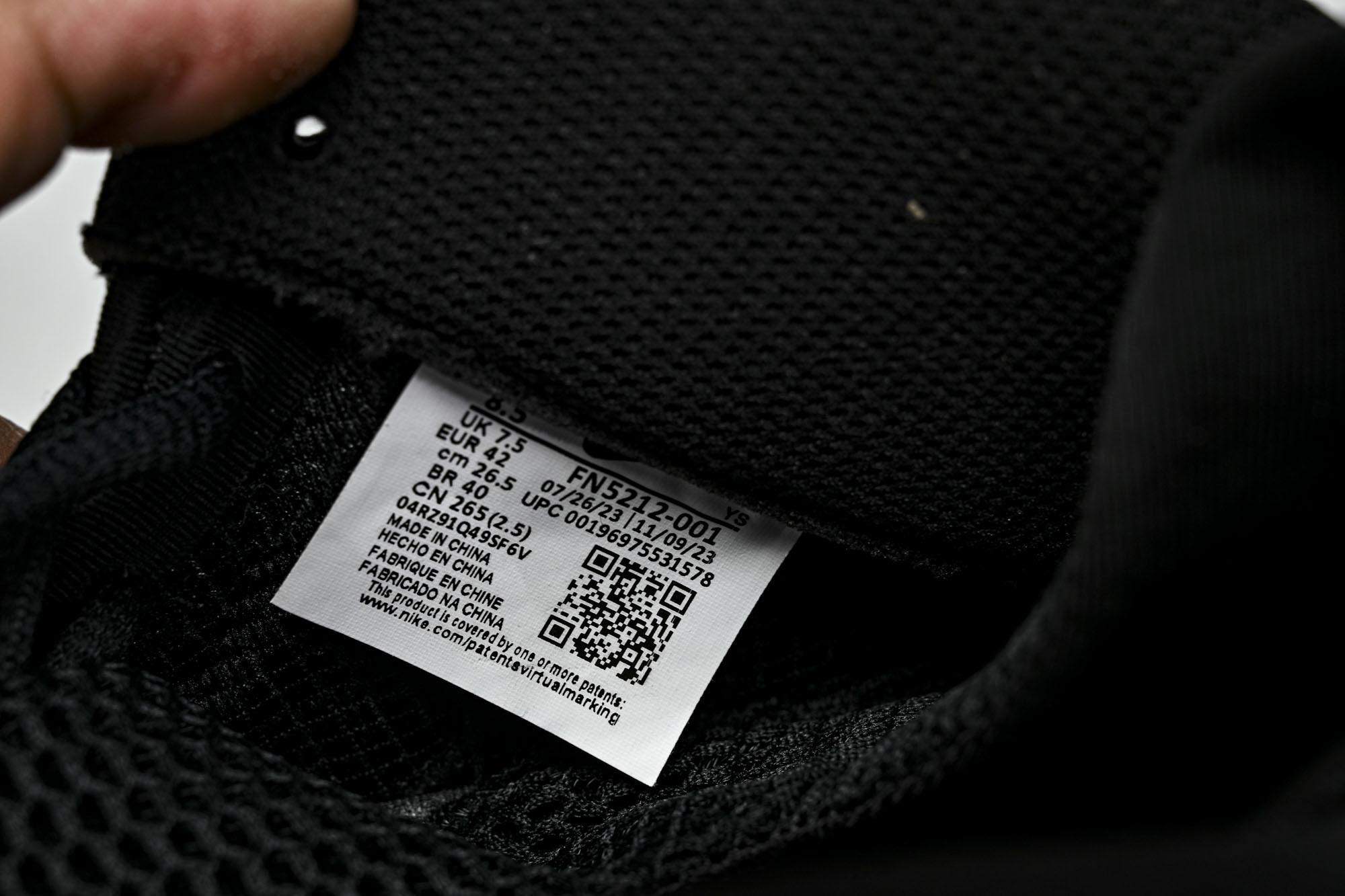 NK 耐克 AIR FOAMPOSITE ONE 男士减震支撑中帮运动复古篮球鞋FN5212 001产品