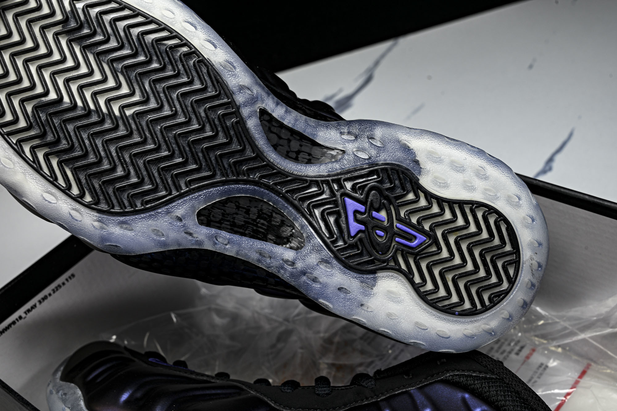 NK 耐克 AIR FOAMPOSITE ONE 男士减震支撑中帮运动复古篮球鞋FN5212 001产品