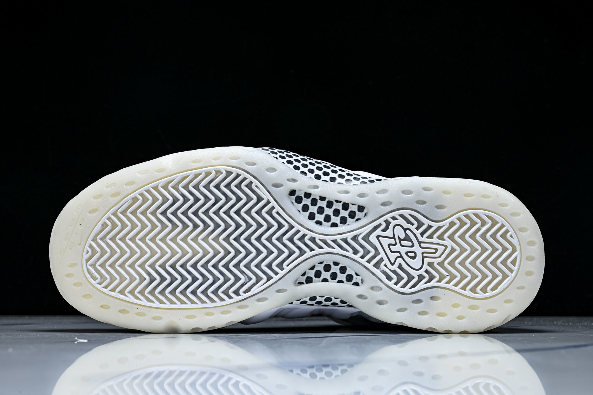 NK 耐克 AIR FOAMPOSITE ONE 男士减震支撑中帮运动复古篮球鞋HJ5195 100产品