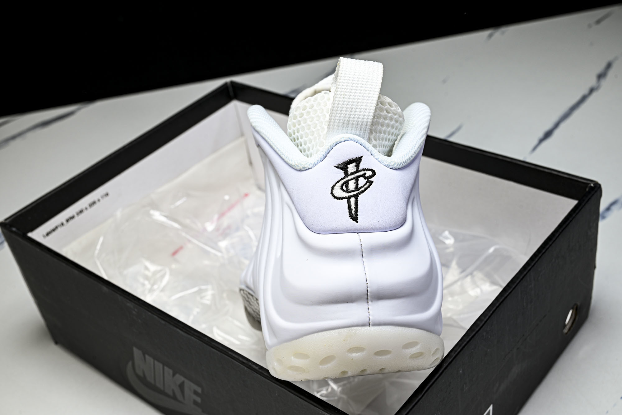 NK 耐克 AIR FOAMPOSITE ONE 男士减震支撑中帮运动复古篮球鞋HJ5195 100产品
