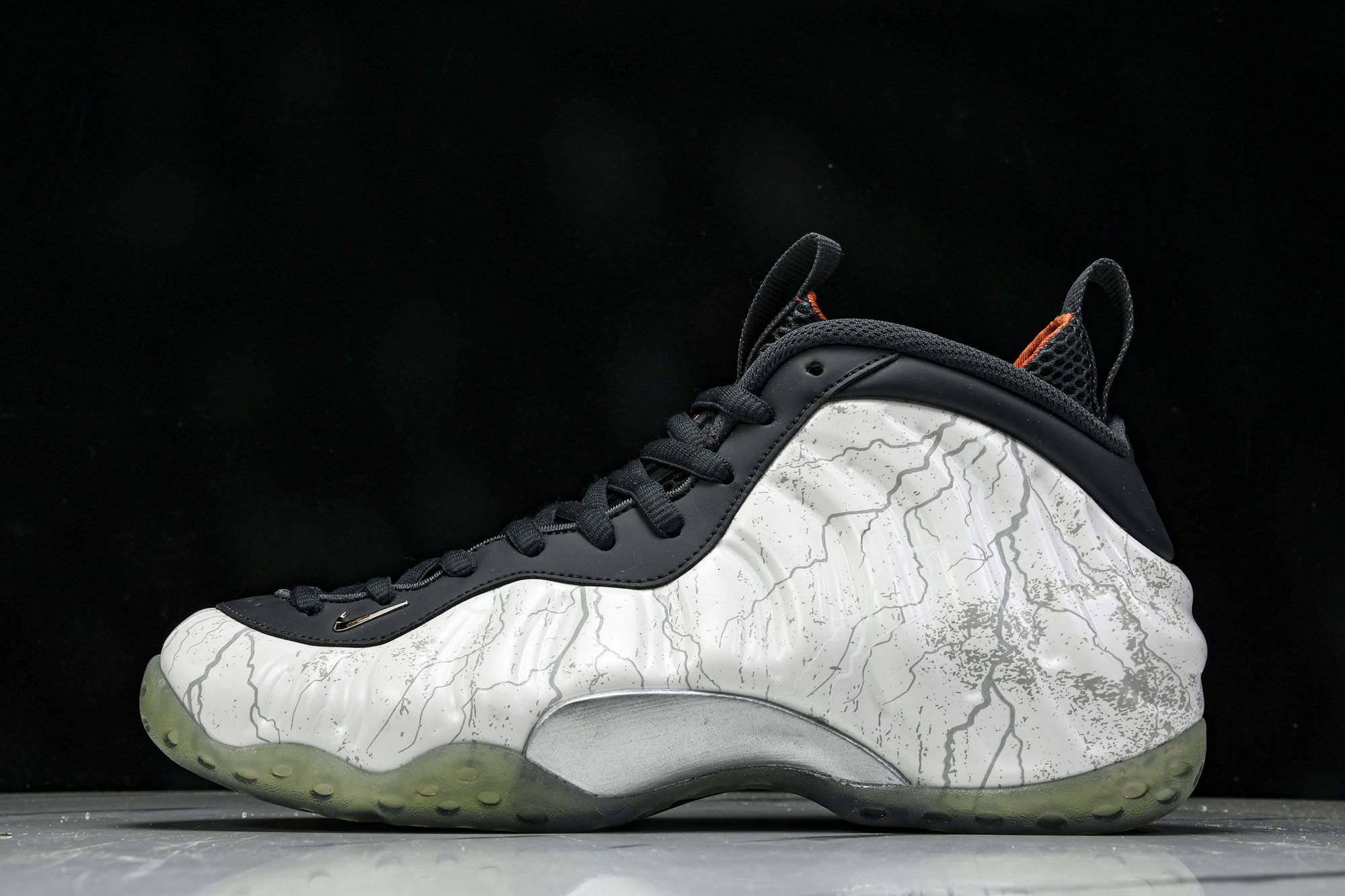 NK Air Foamposite One Big Bang 钱掌喷泡 白灰黑 HF6367 00140