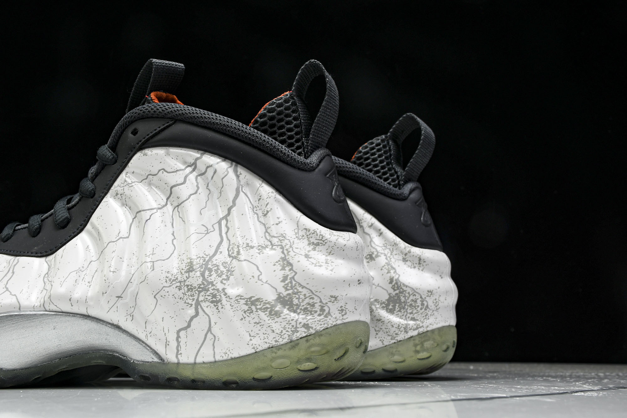 NK Air Foamposite One Big Bang 钱掌喷泡 白灰黑 HF6367 00140