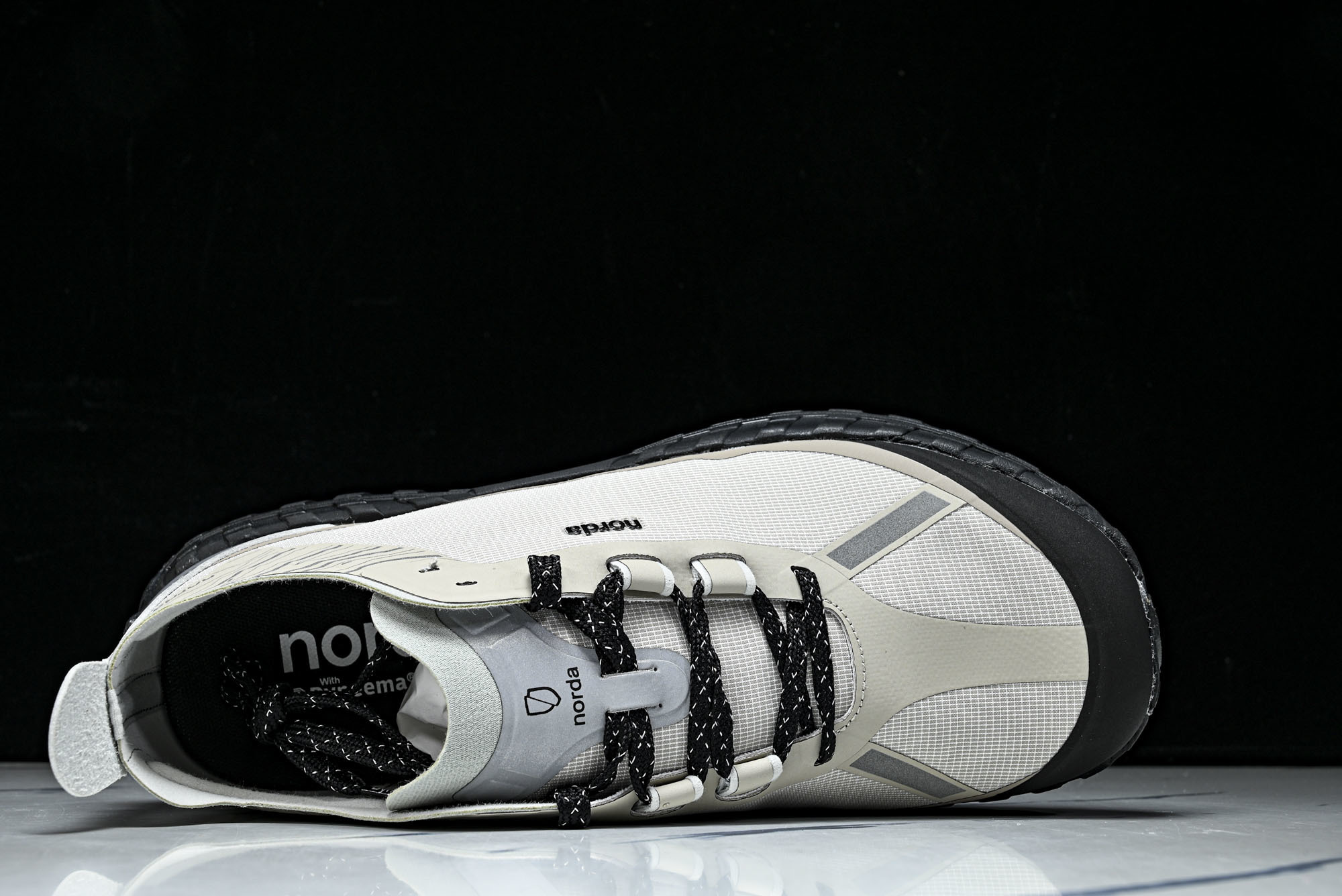 Norda 001 Sneaker in Stealth Black 男子灰黑色 全地形 越野 户外登山