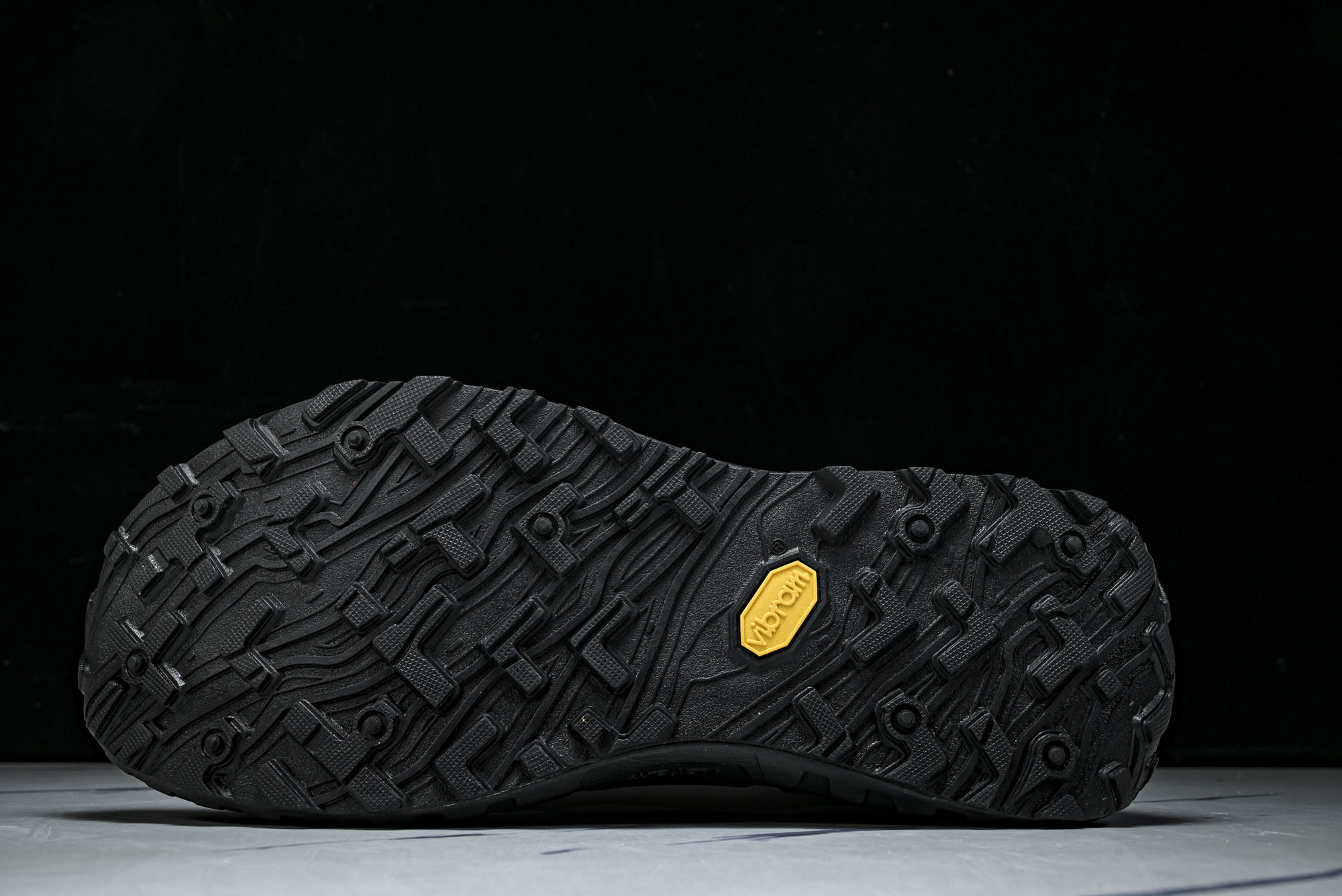 Norda 001 Sneaker in Stealth Black 男子灰黑色 全地形 越野 户外登山
