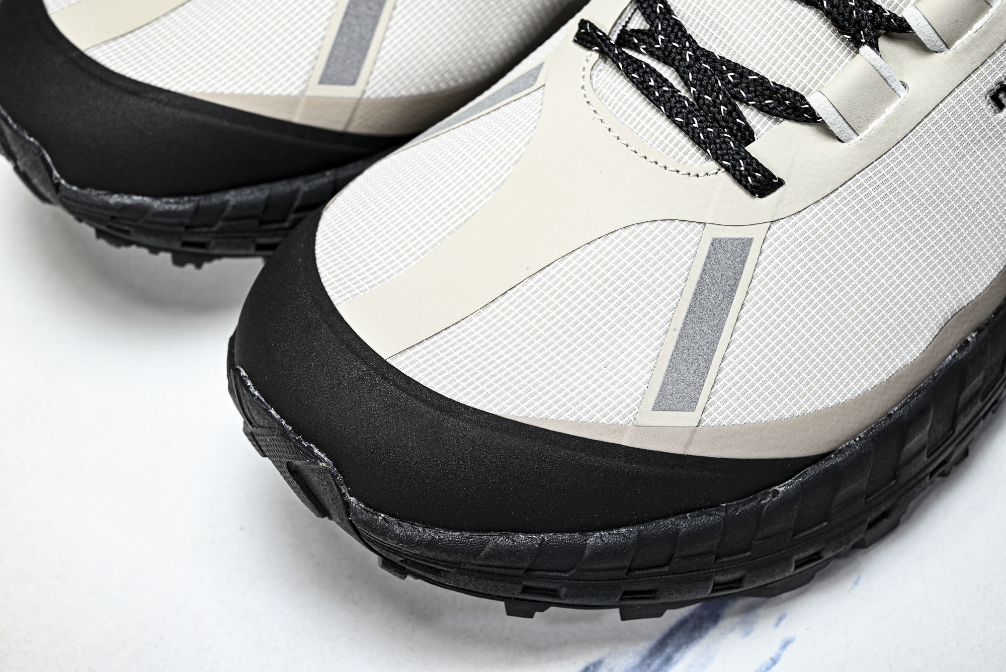 Norda 001 Sneaker in Stealth Black 男子灰黑色 全地形 越野 户外登山