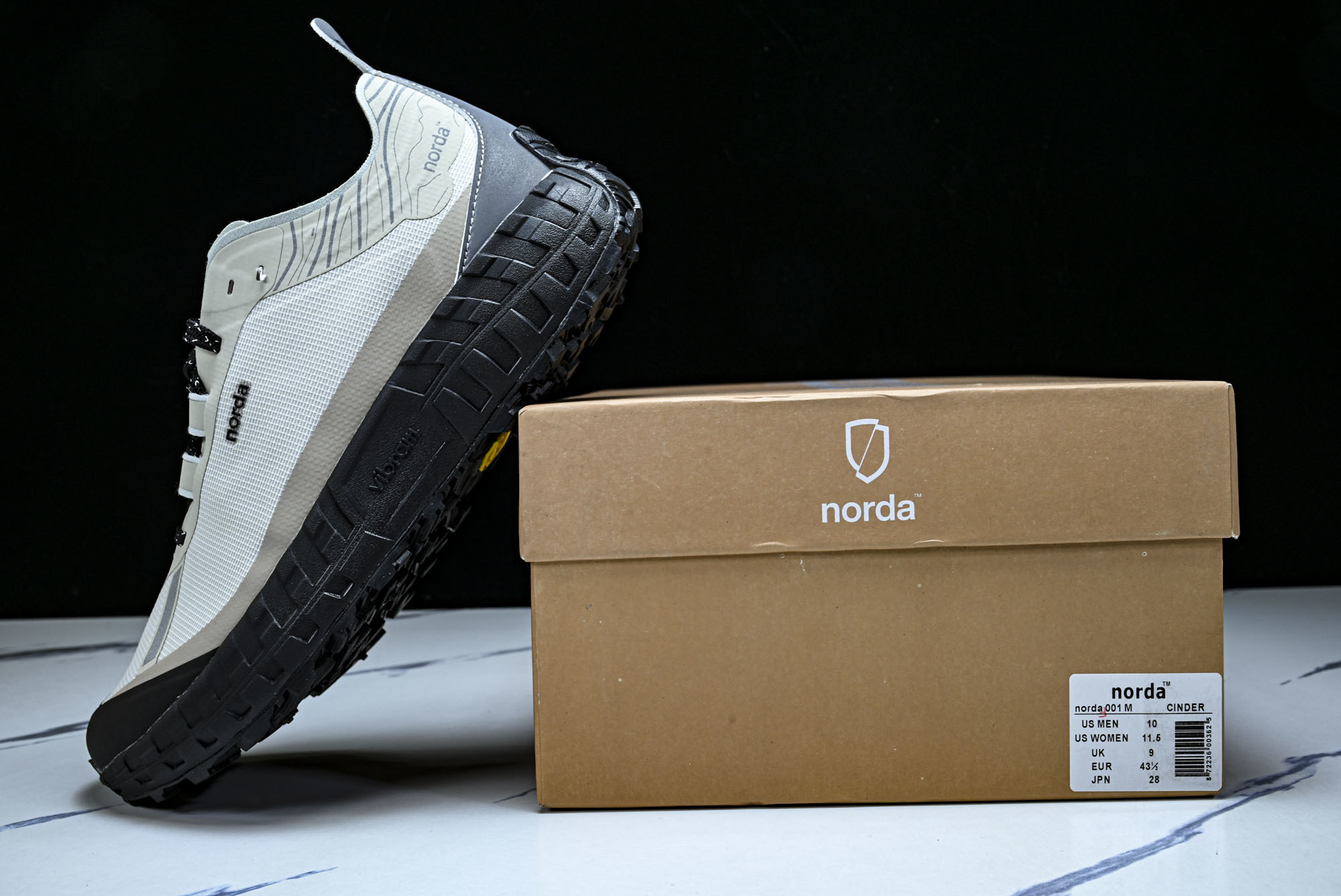 Norda 001 Sneaker in Stealth Black 男子灰黑色 全地形 越野 户外登山