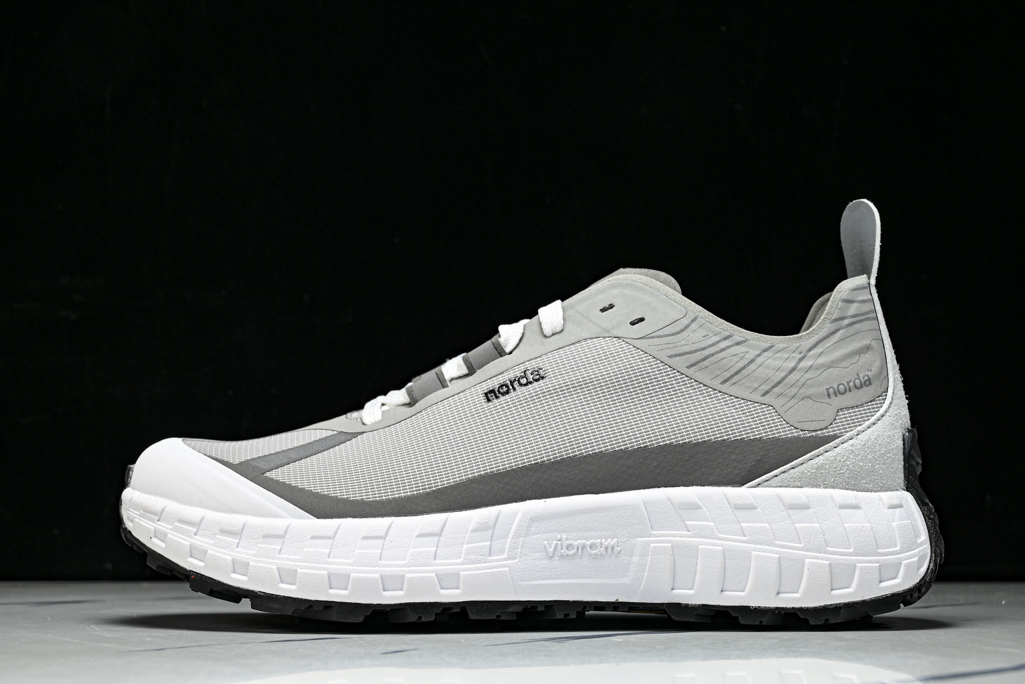 Norda 001 Sneaker in Stealth Black 男子灰黑色 全地形 越野 户外登山