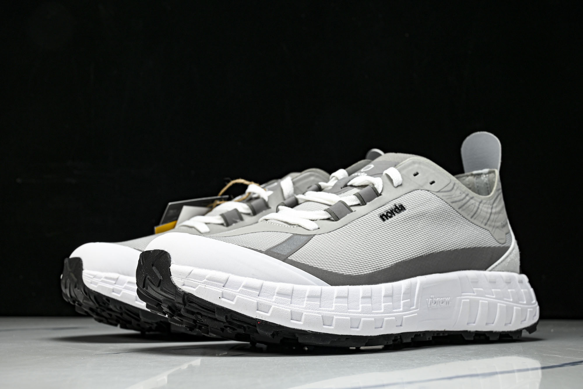 Norda 001 Sneaker in Stealth Black 男子灰黑色 全地形 越野 户外登山