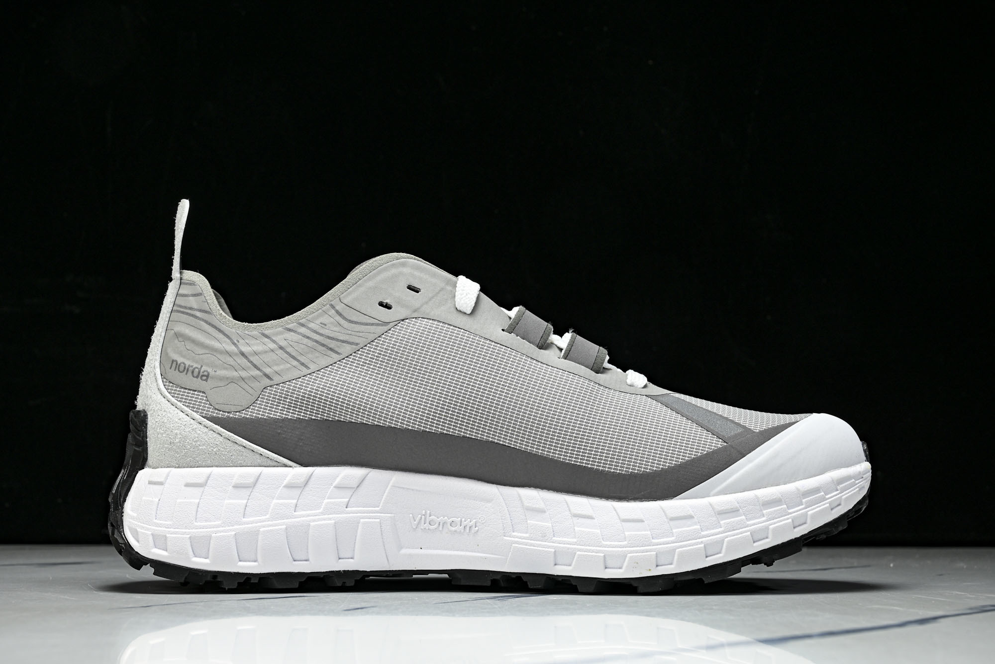 Norda 001 Sneaker in Stealth Black 男子灰黑色 全地形 越野 户外登山