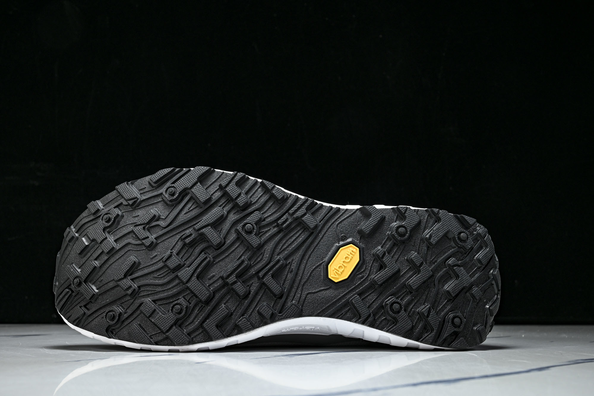 Norda 001 Sneaker in Stealth Black 男子灰黑色 全地形 越野 户外登山