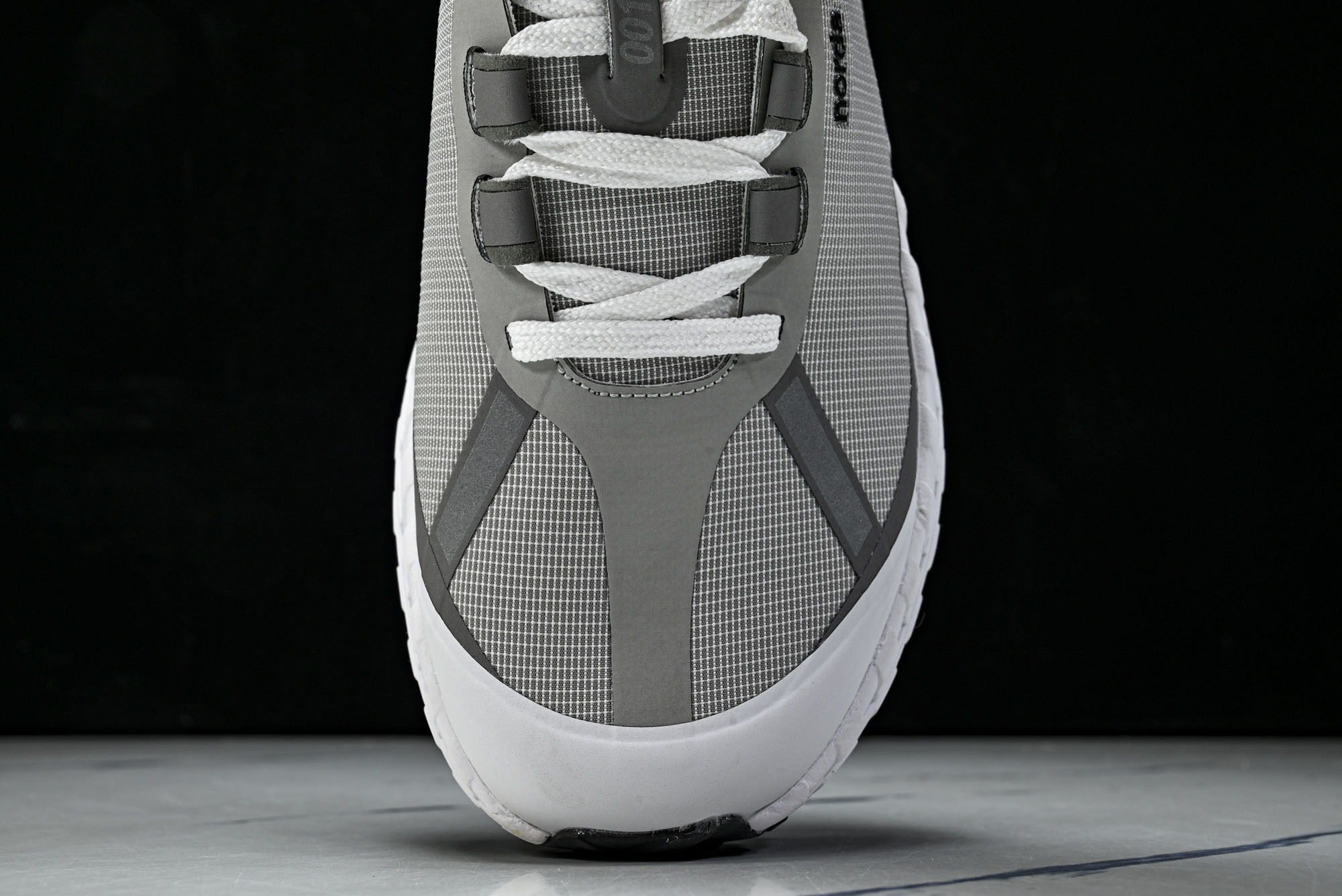 Norda 001 Sneaker in Stealth Black 男子灰黑色 全地形 越野 户外登山