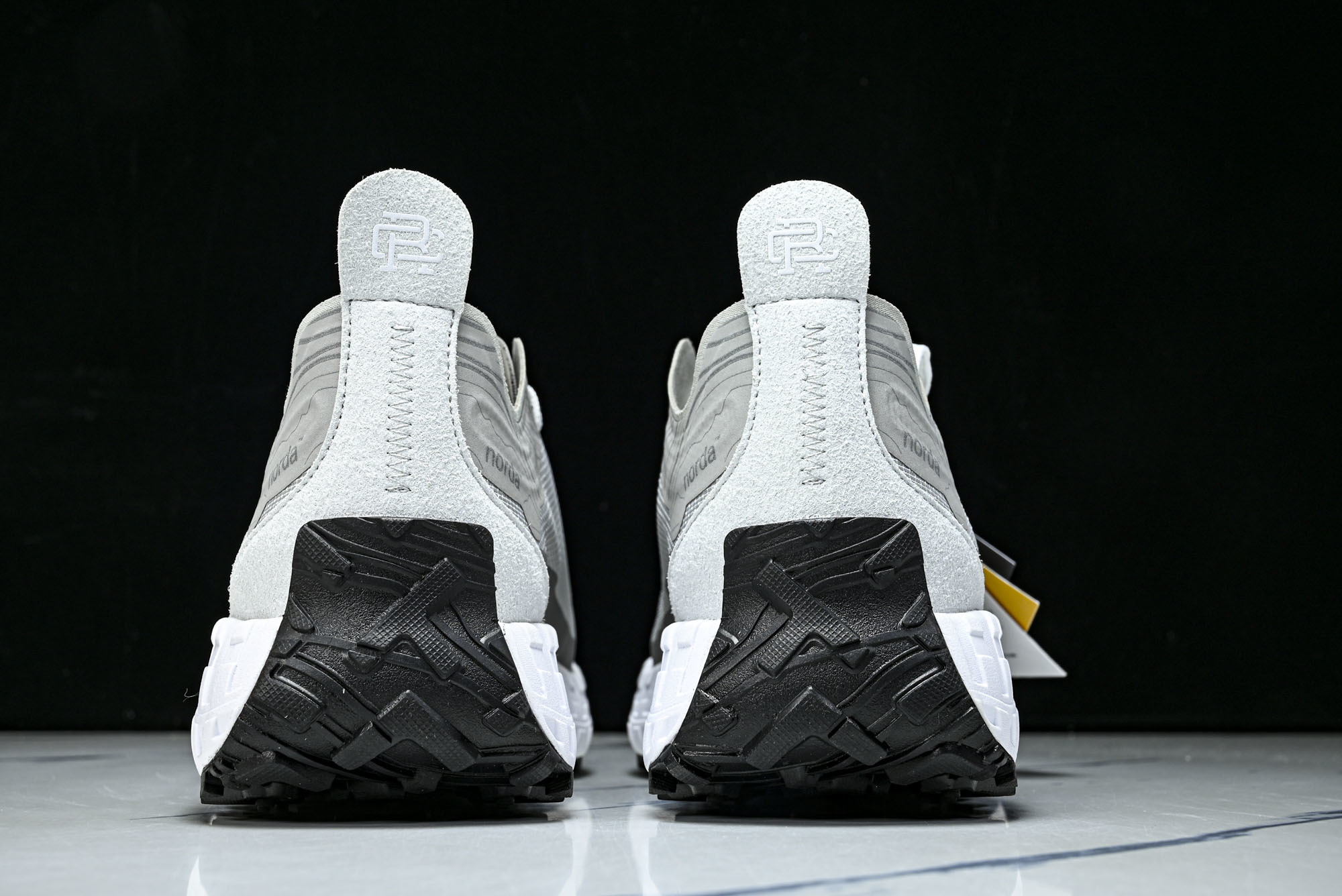 Norda 001 Sneaker in Stealth Black 男子灰黑色 全地形 越野 户外登山