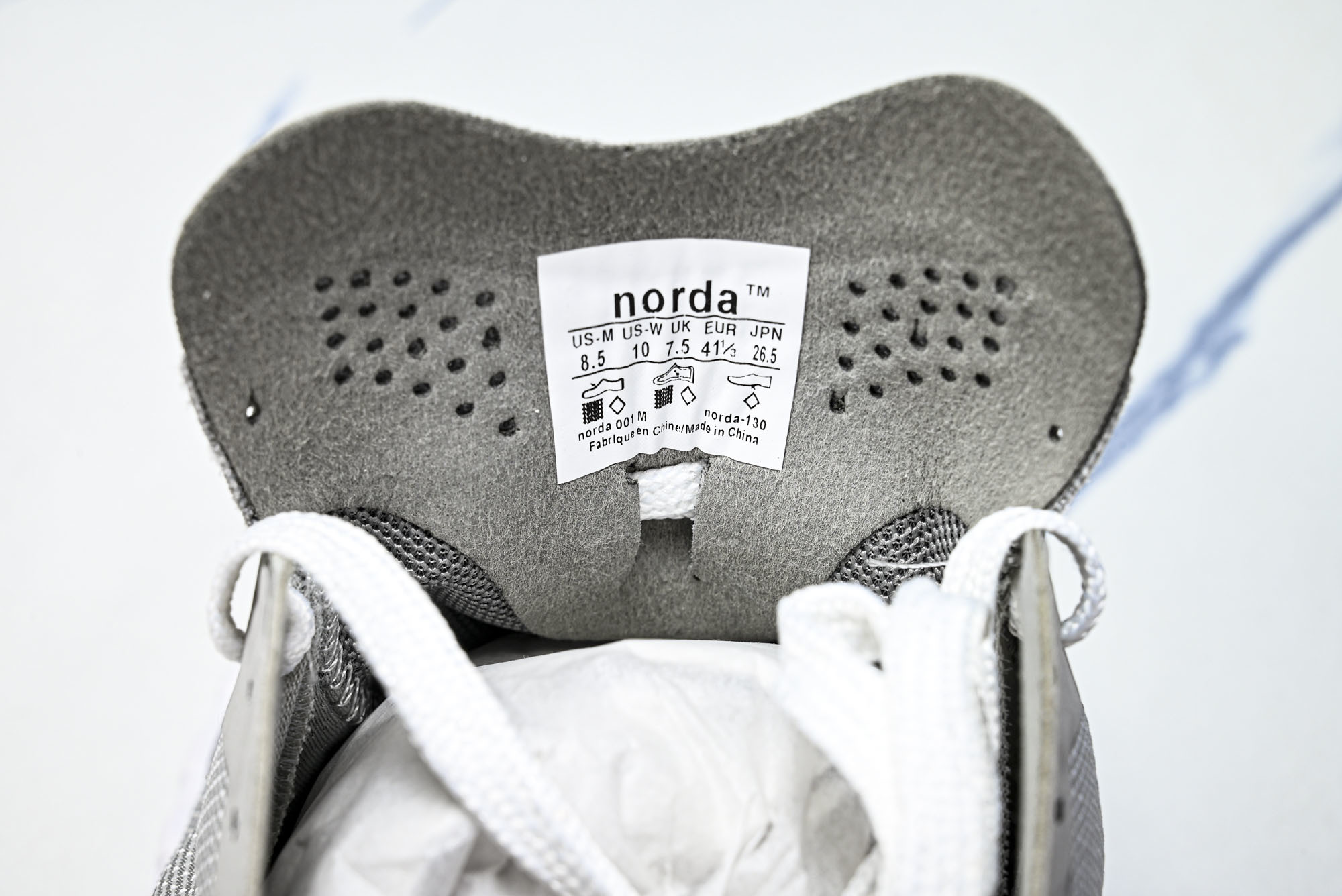 Norda 001 Sneaker in Stealth Black 男子灰黑色 全地形 越野 户外登山