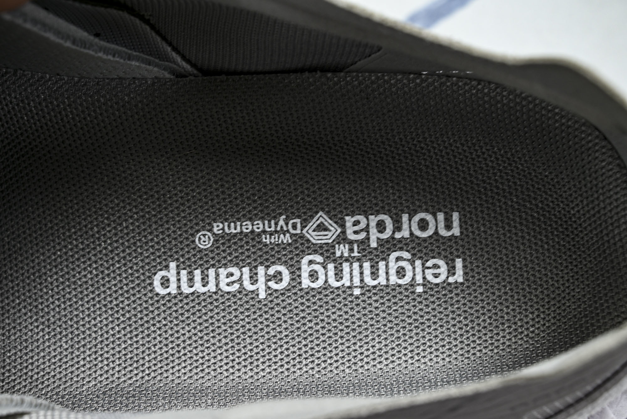 Norda 001 Sneaker in Stealth Black 男子灰黑色 全地形 越野 户外登山