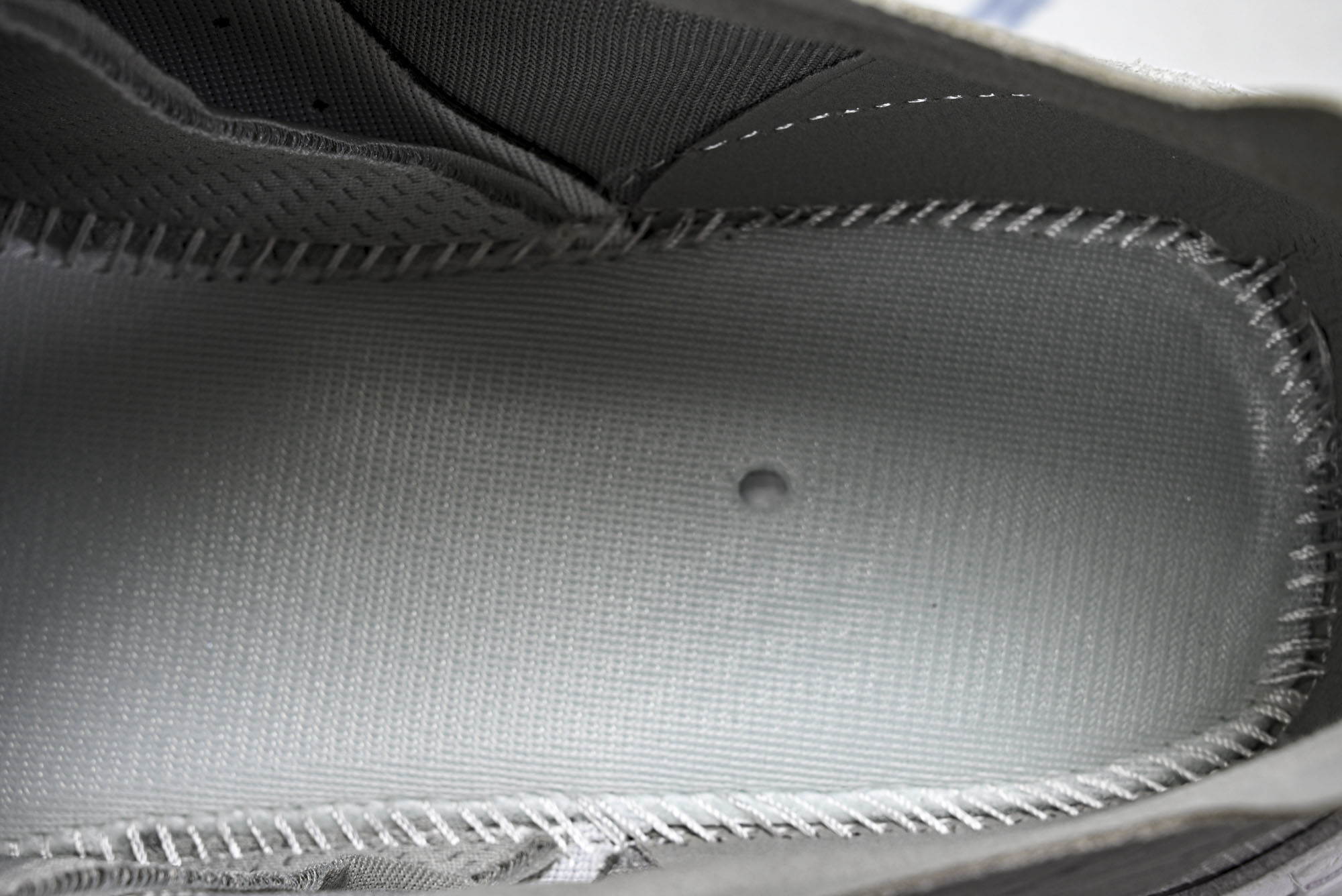 Norda 001 Sneaker in Stealth Black 男子灰黑色 全地形 越野 户外登山