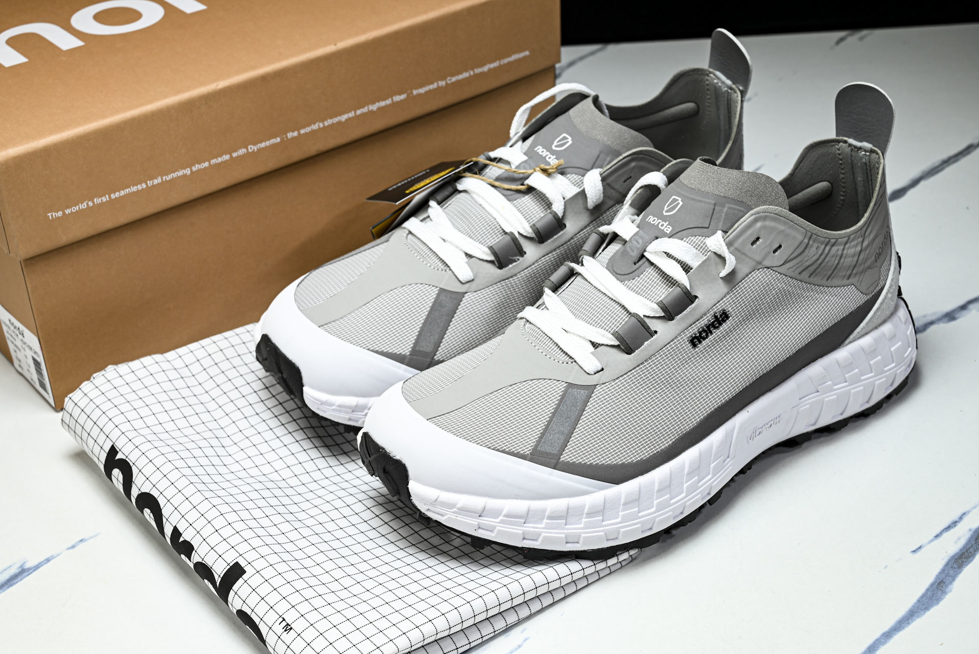 Norda 001 Sneaker in Stealth Black 男子灰黑色 全地形 越野 户外登山