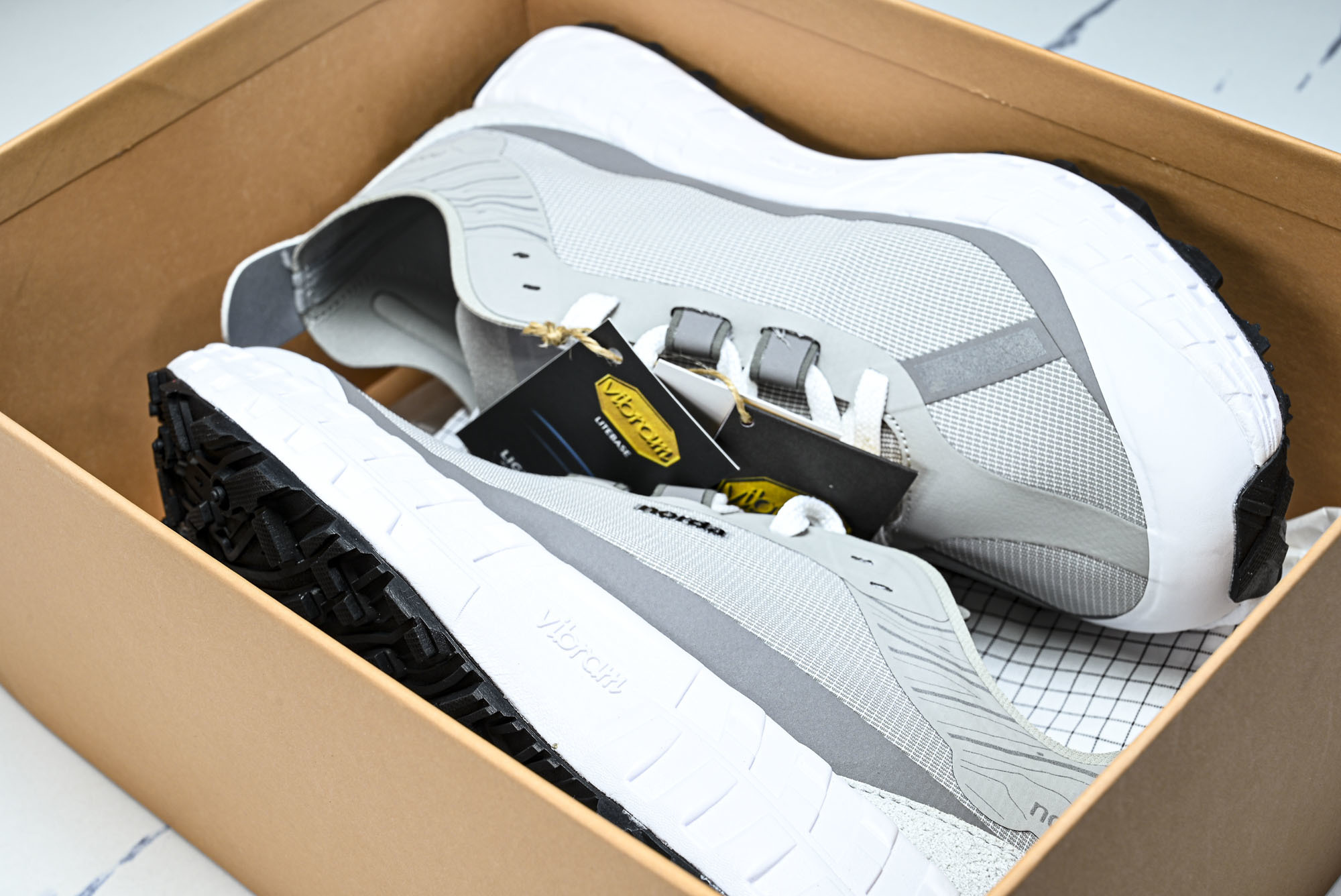 Norda 001 Sneaker in Stealth Black 男子灰黑色 全地形 越野 户外登山