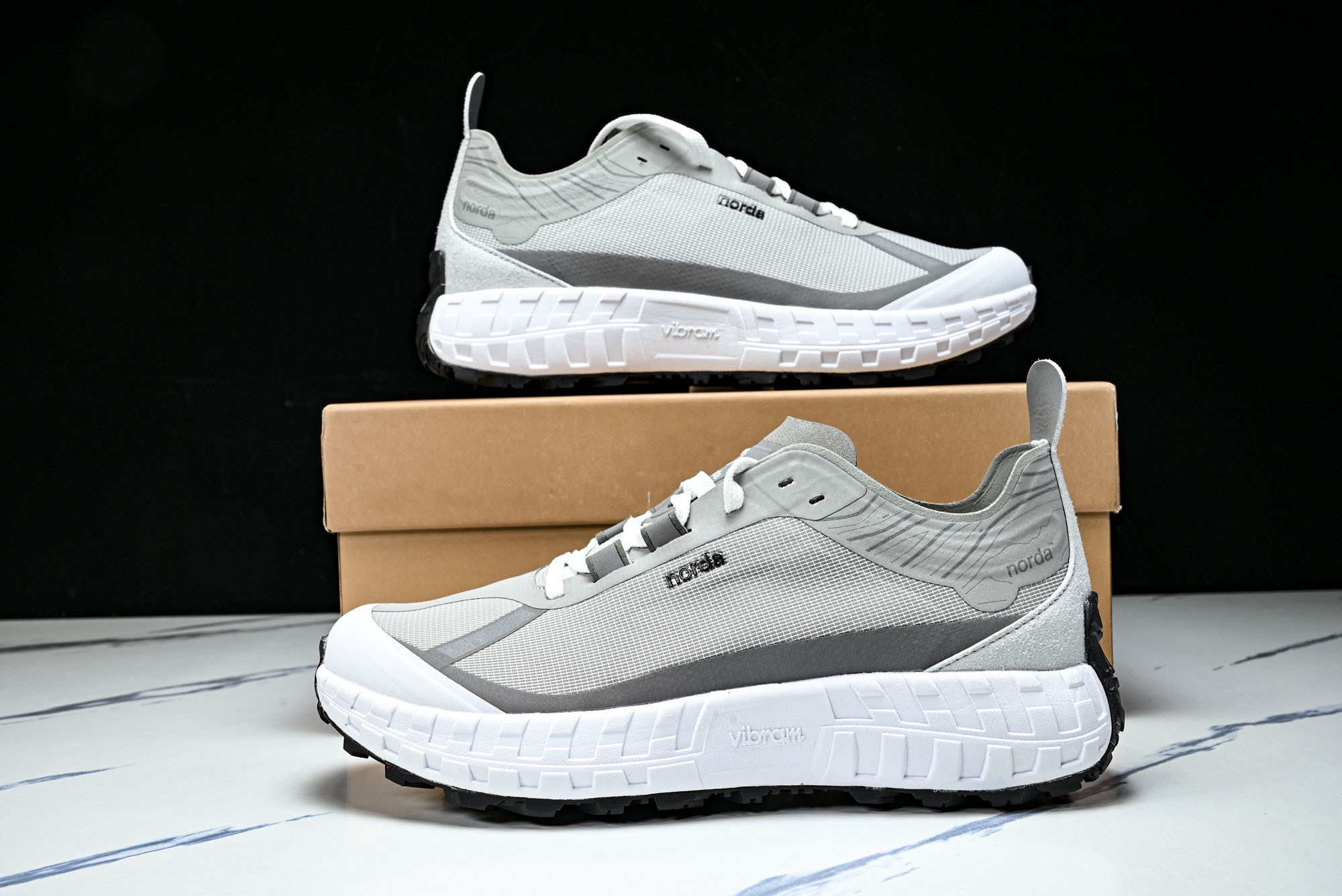 Norda 001 Sneaker in Stealth Black 男子灰黑色 全地形 越野 户外登山