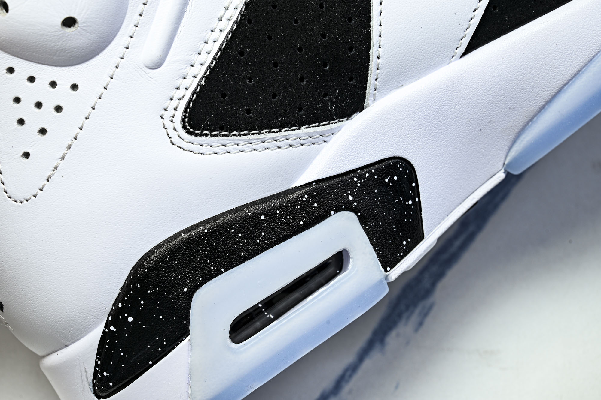 Air Jordan 6 Retro  White And Black  AJ6 乔6经典白黑CT852