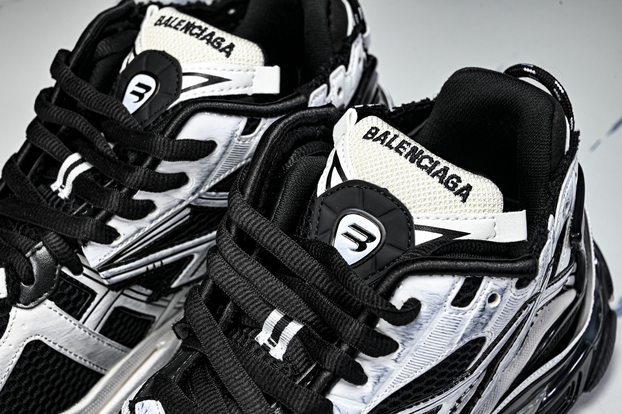 Balenciaga Runner LED 巴黎世家7.5 最新配色潮流复古休闲鞋 #YZ018-5全新