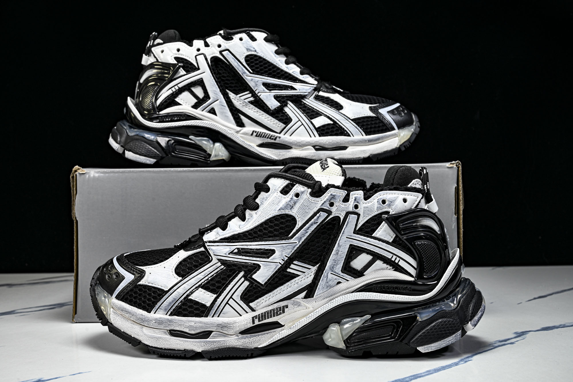 Balenciaga Runner LED 巴黎世家7.5 最新配色潮流复古休闲鞋 #YZ018-5全新
