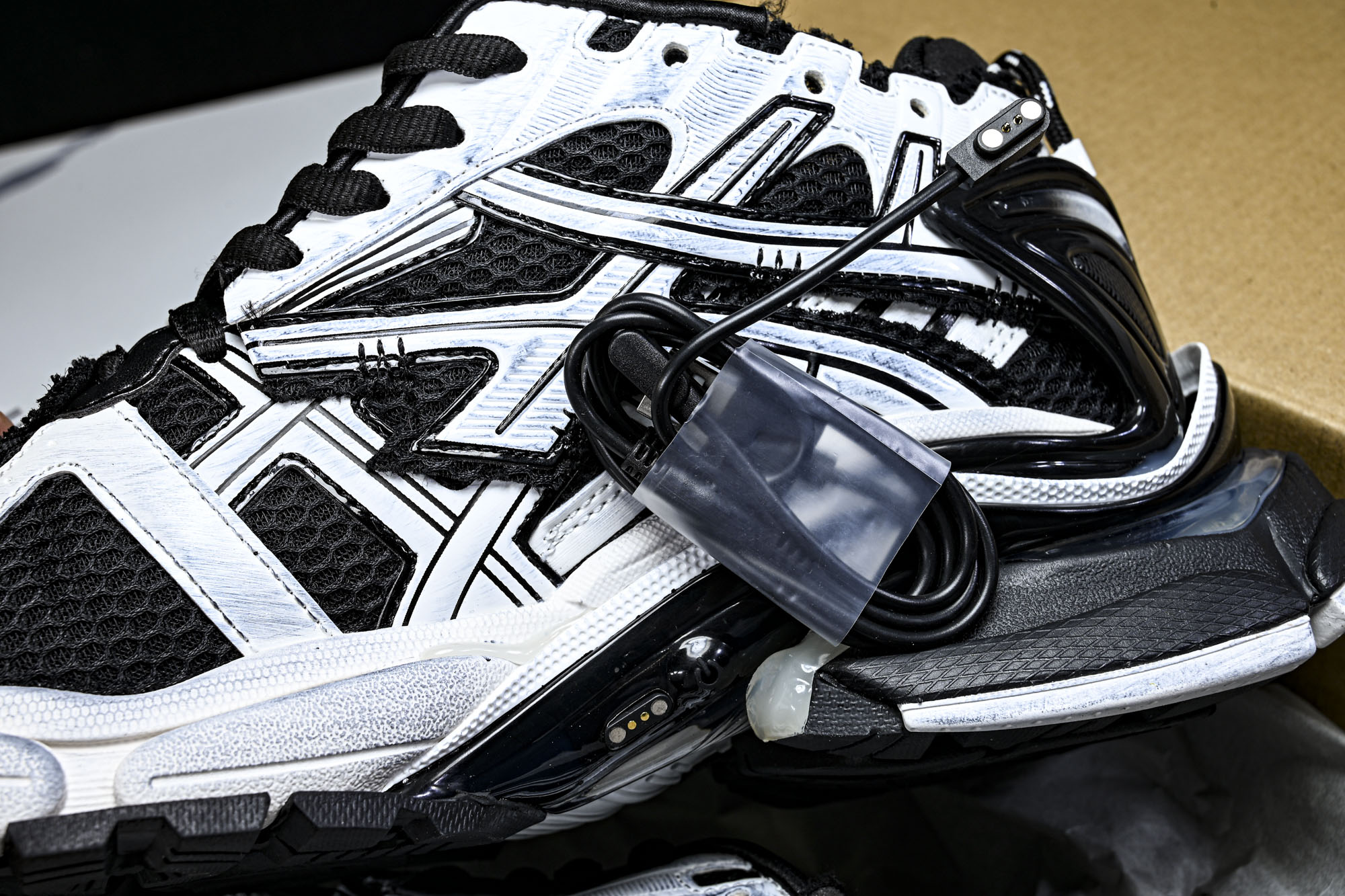 Balenciaga Runner LED 巴黎世家7.5 最新配色潮流复古休闲鞋 #YZ018-5全新