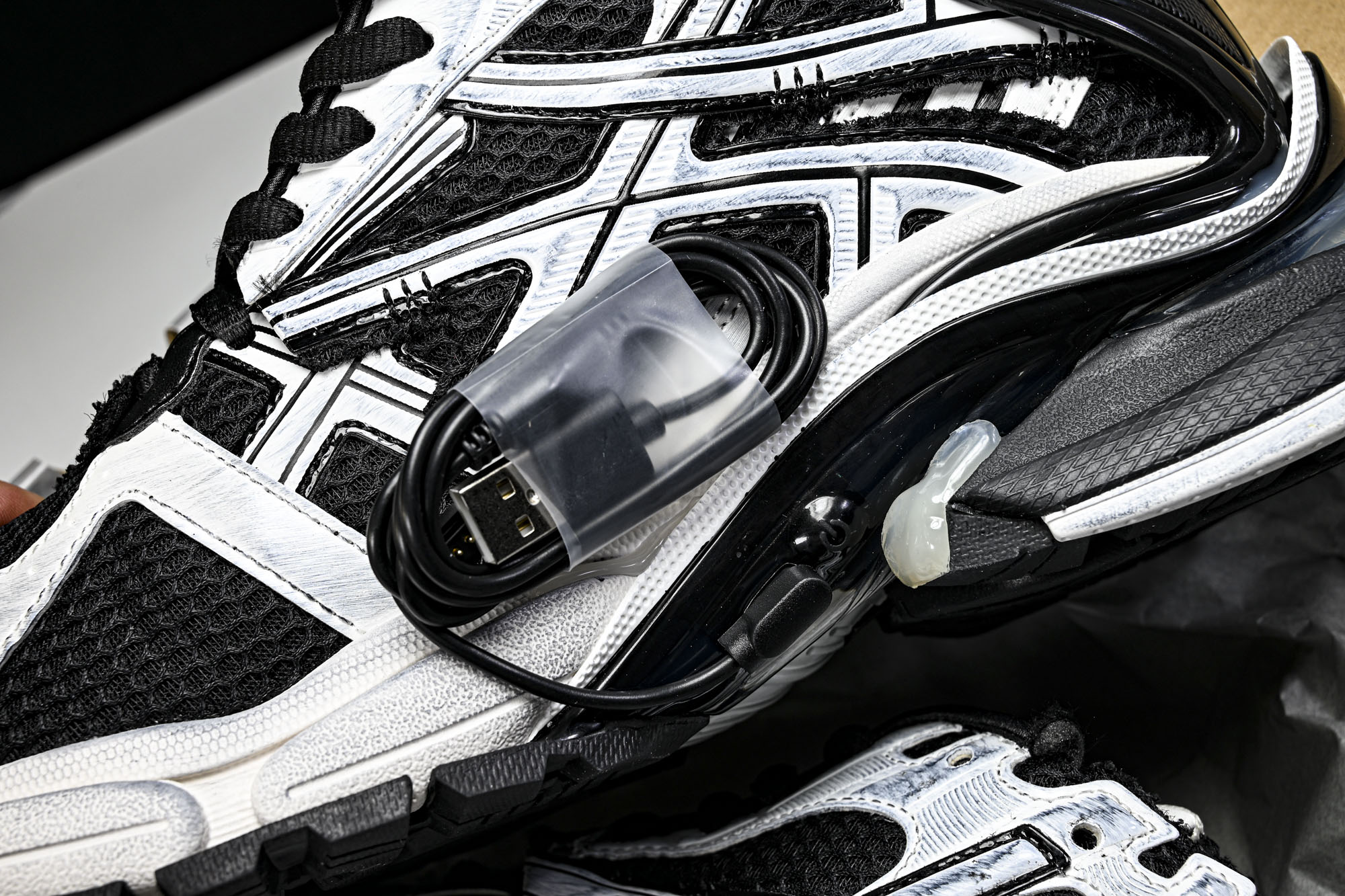 Balenciaga Runner LED 巴黎世家7.5 最新配色潮流复古休闲鞋 #YZ018-5全新