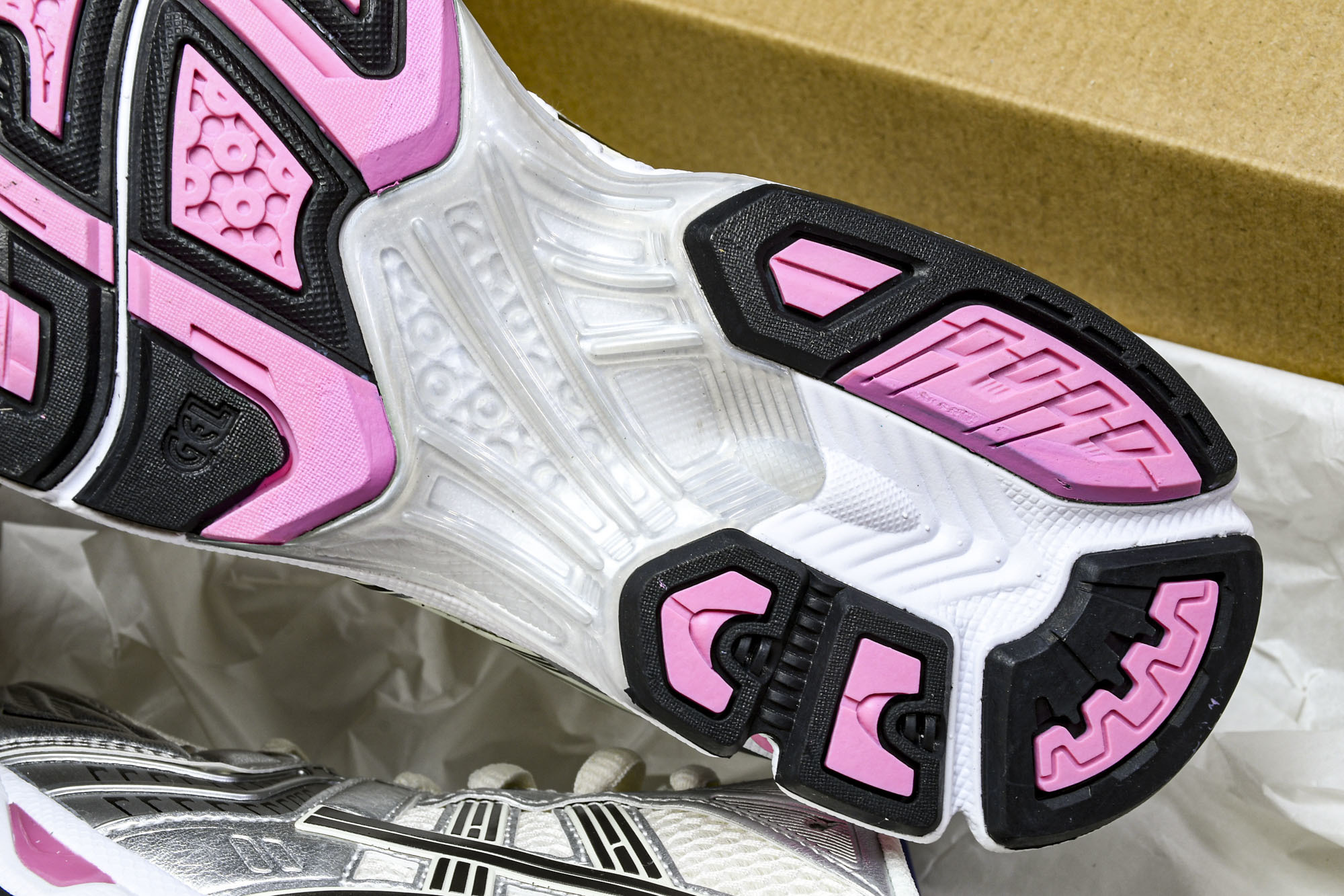 Asics Gel-Kayano 14 亚瑟士运动休闲透气专业跑鞋 1203A537-103  #YZ0
