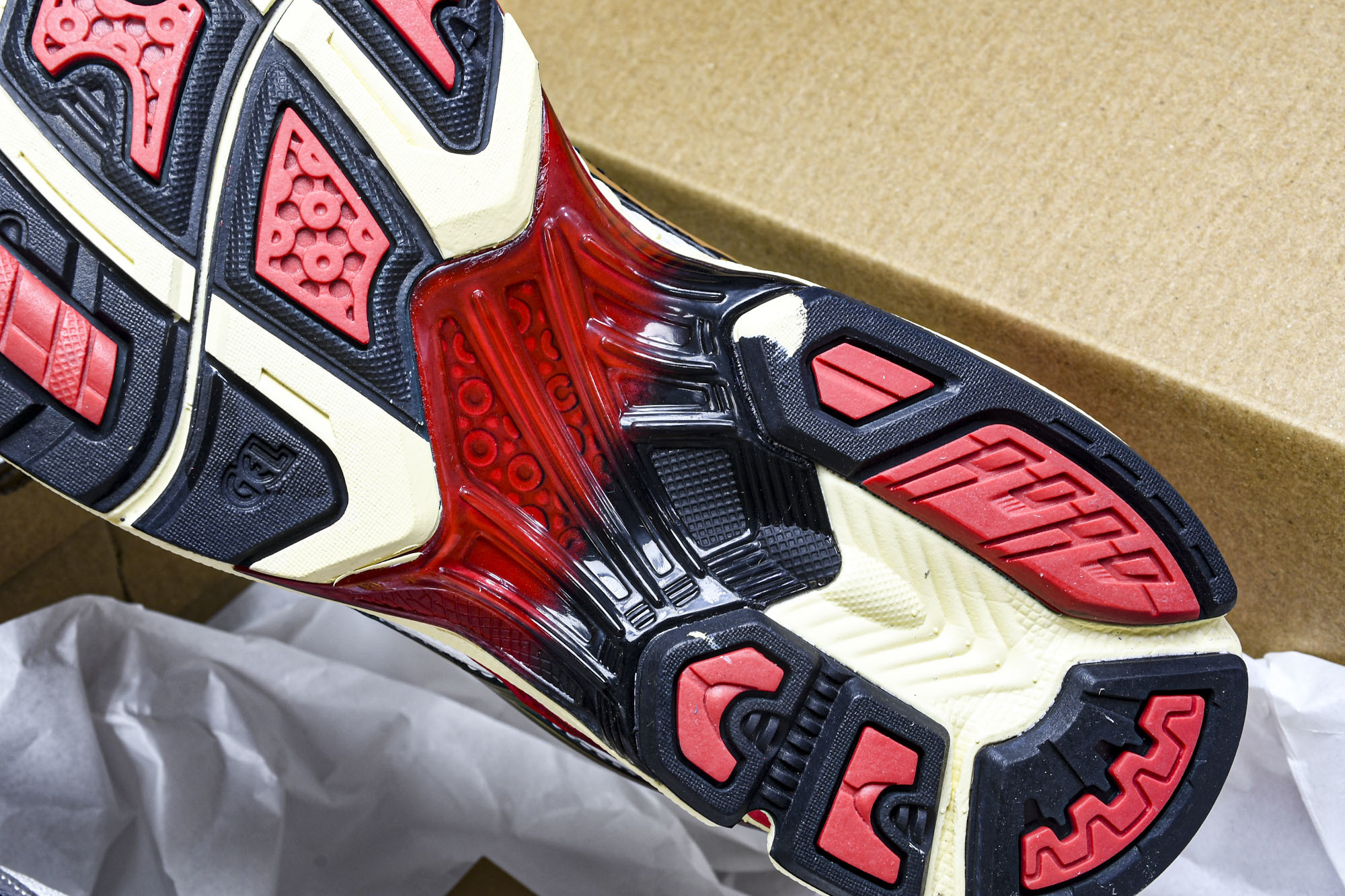 Asics Gel-Kayano 14 亚瑟士运动休闲透气专业跑鞋 1203A692-100  #YZ0