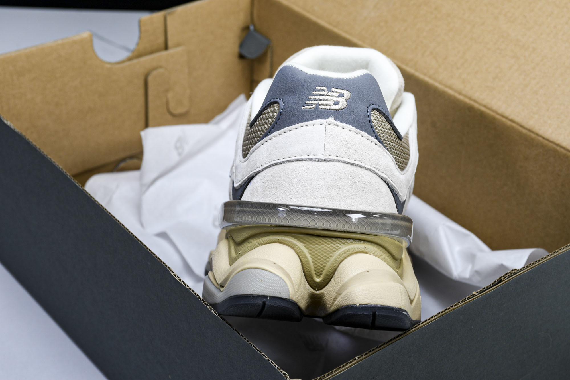 Joe Freshgoods x New Balance NB9060 联名款 复古休闲运动慢跑鞋 U9