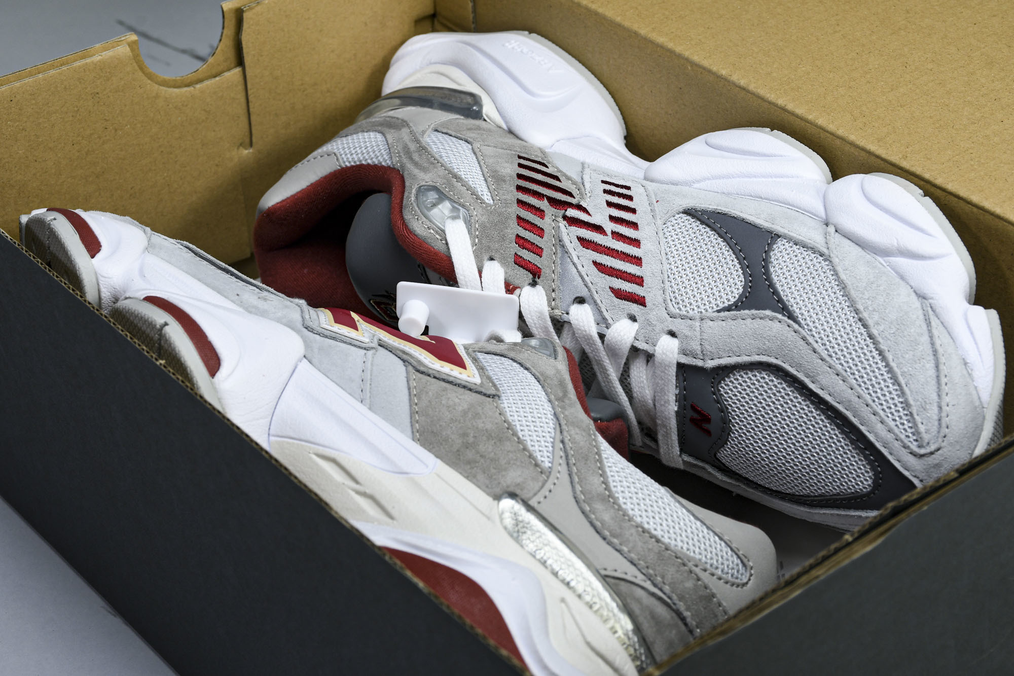 Joe Freshgoods x New Balance NB9060 联名款 复古休闲运动慢跑鞋 U9