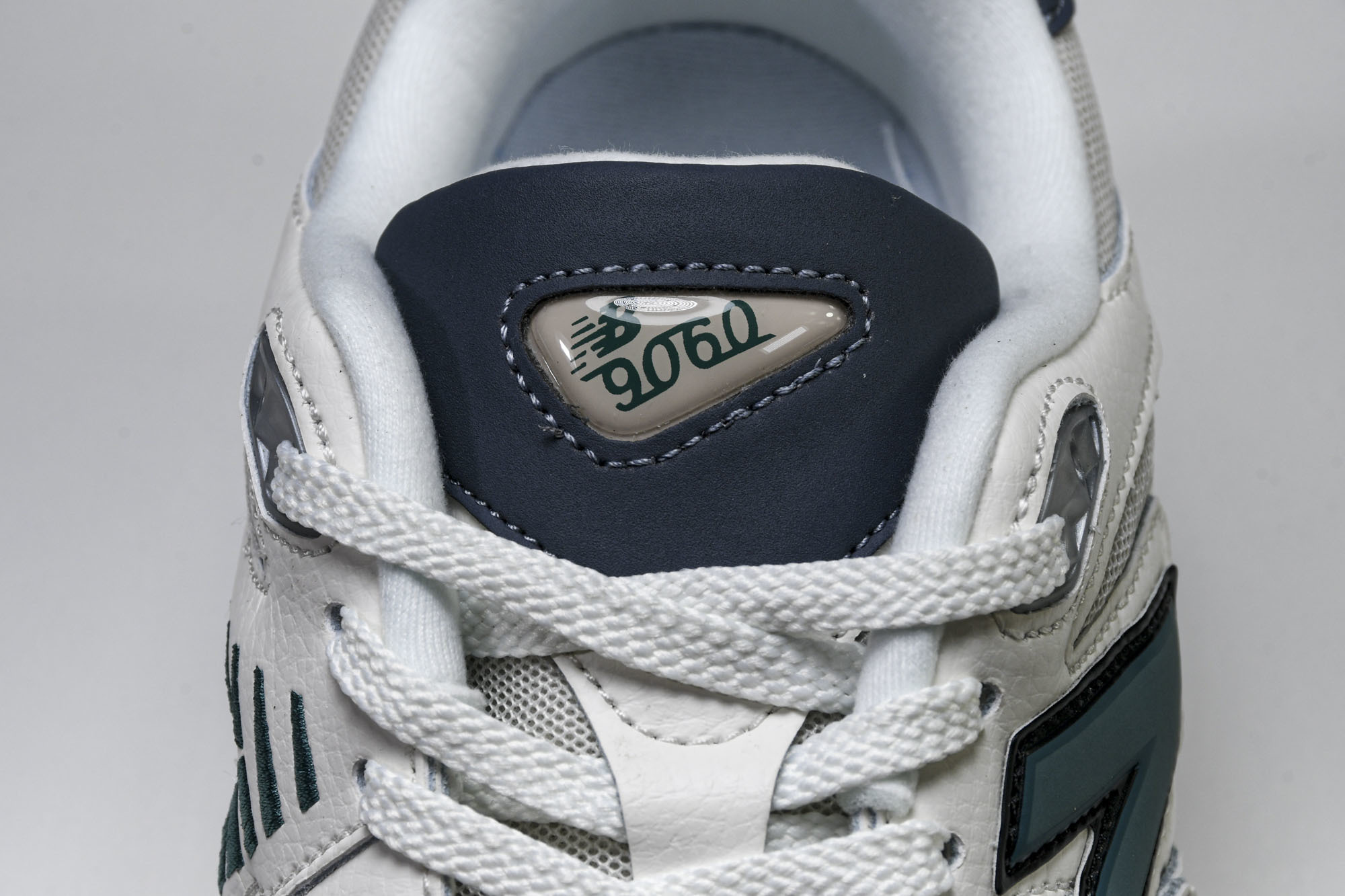 Joe Freshgoods x New Balance NB9060 联名款 复古休闲运动慢跑鞋 U9