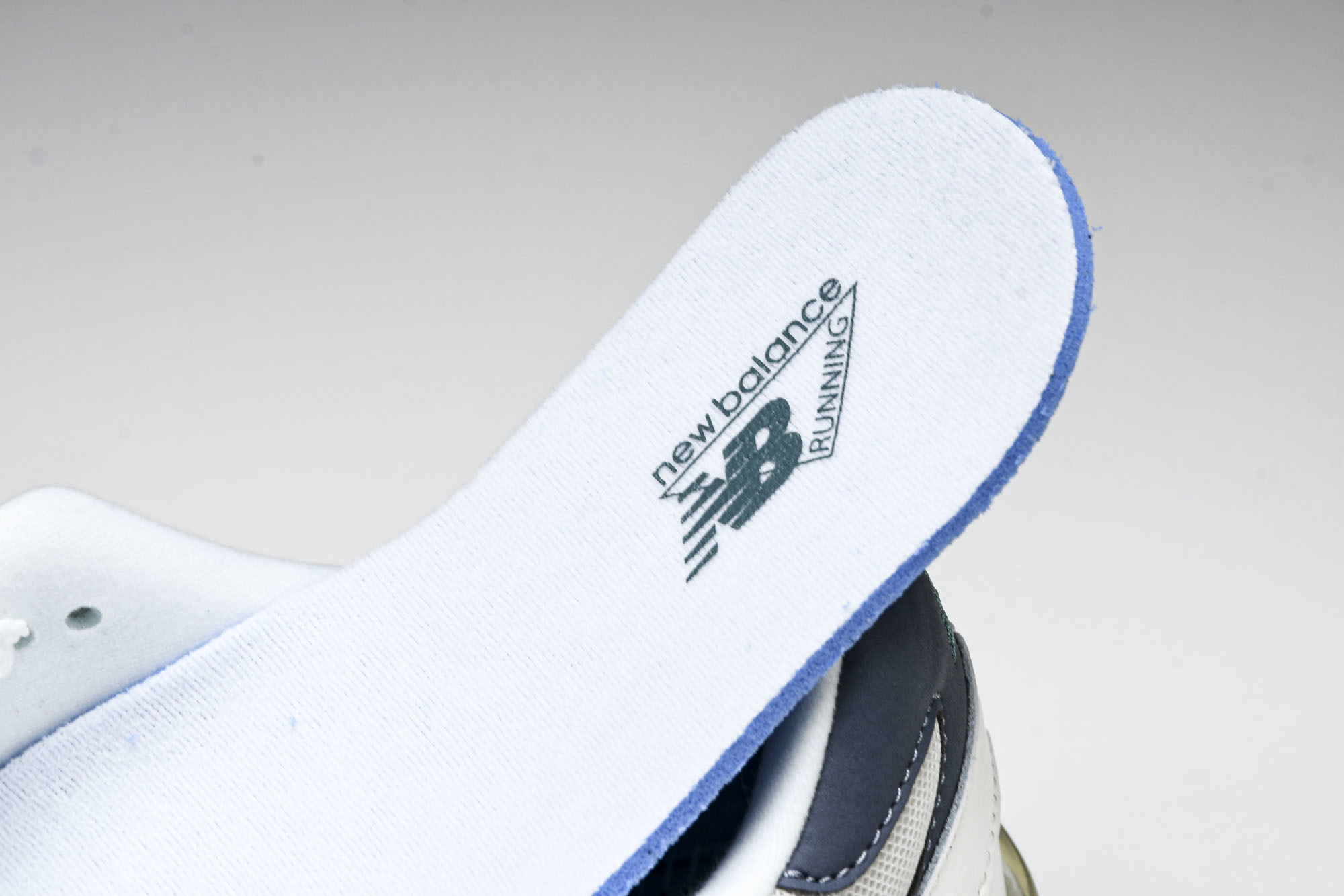 Joe Freshgoods x New Balance NB9060 联名款 复古休闲运动慢跑鞋 U9