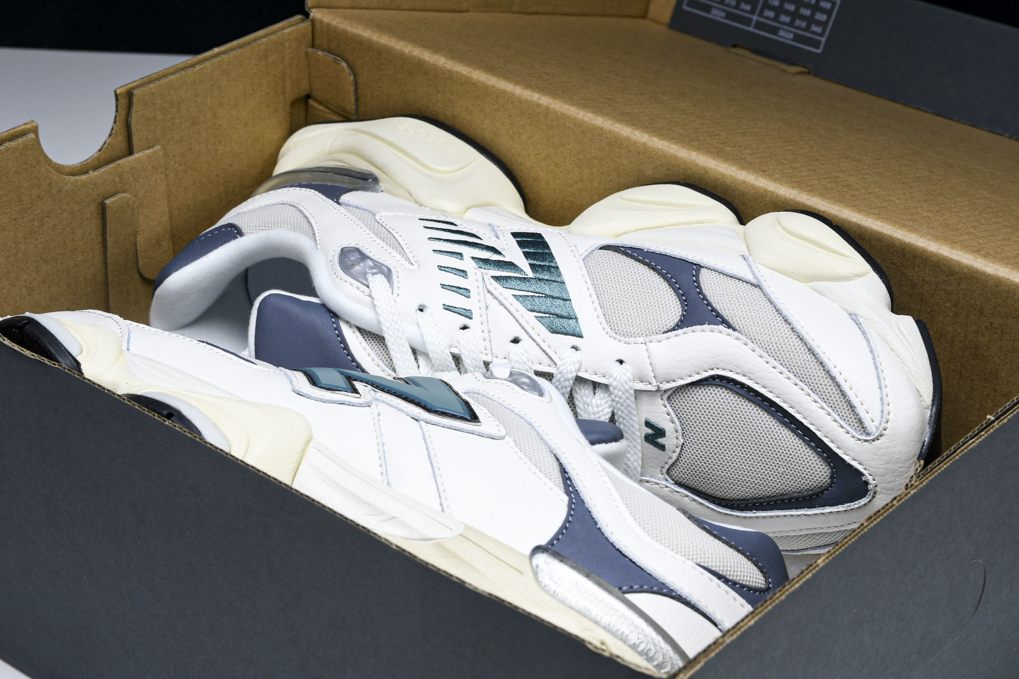 Joe Freshgoods x New Balance NB9060 联名款 复古休闲运动慢跑鞋 U9