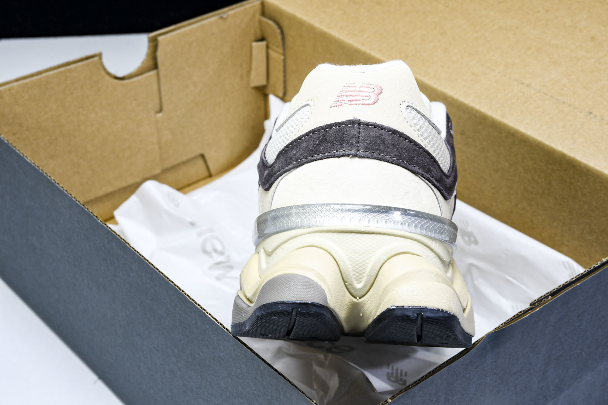Joe Freshgoods x New Balance NB9060 联名款 复古休闲运动慢跑鞋 U9
