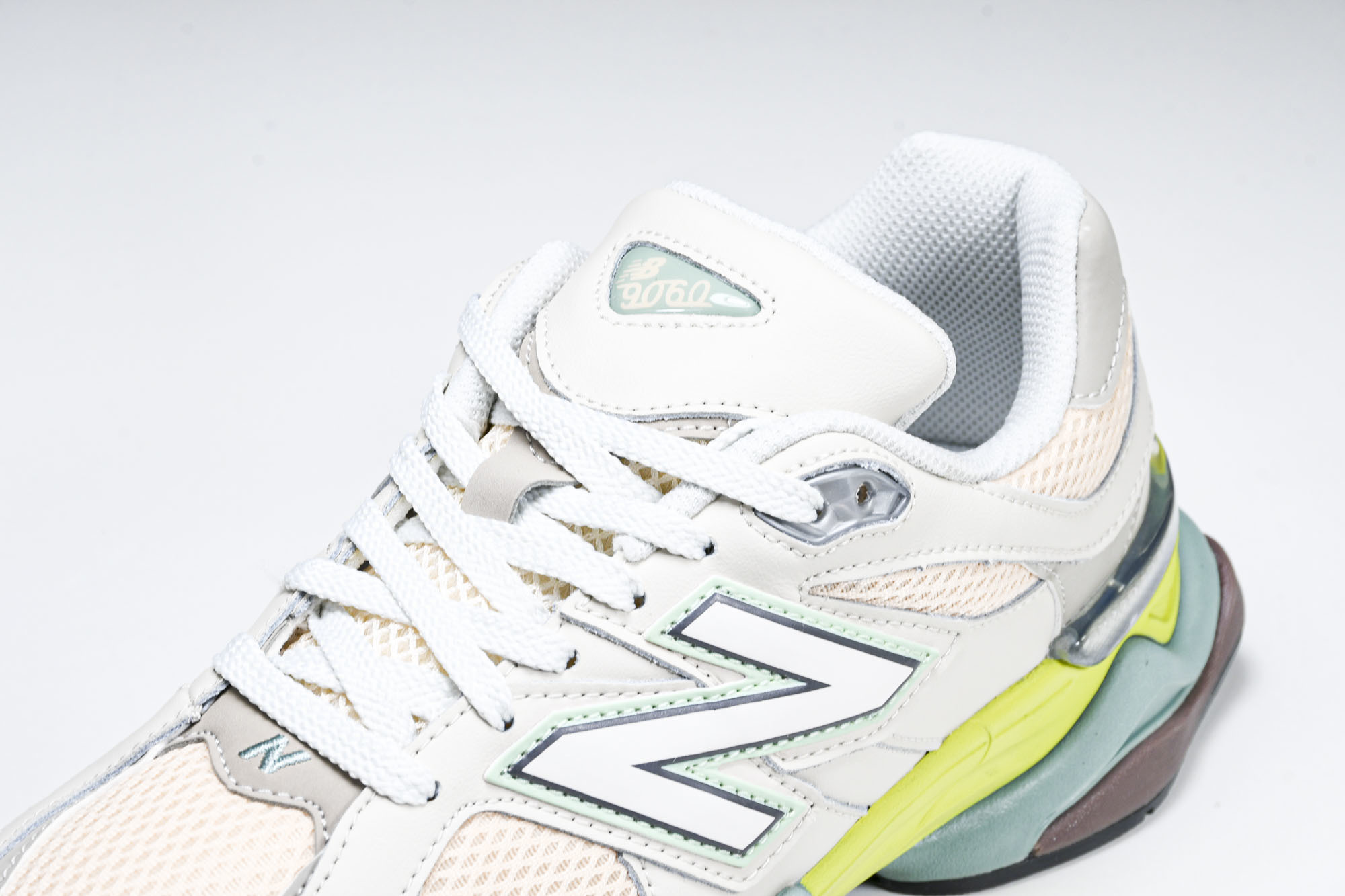 Joe Freshgoods x New Balance NB9060 联名款 复古休闲运动慢跑鞋 U9