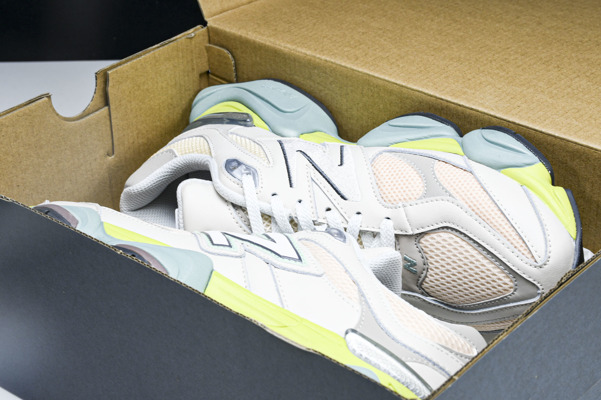 Joe Freshgoods x New Balance NB9060 联名款 复古休闲运动慢跑鞋 U9
