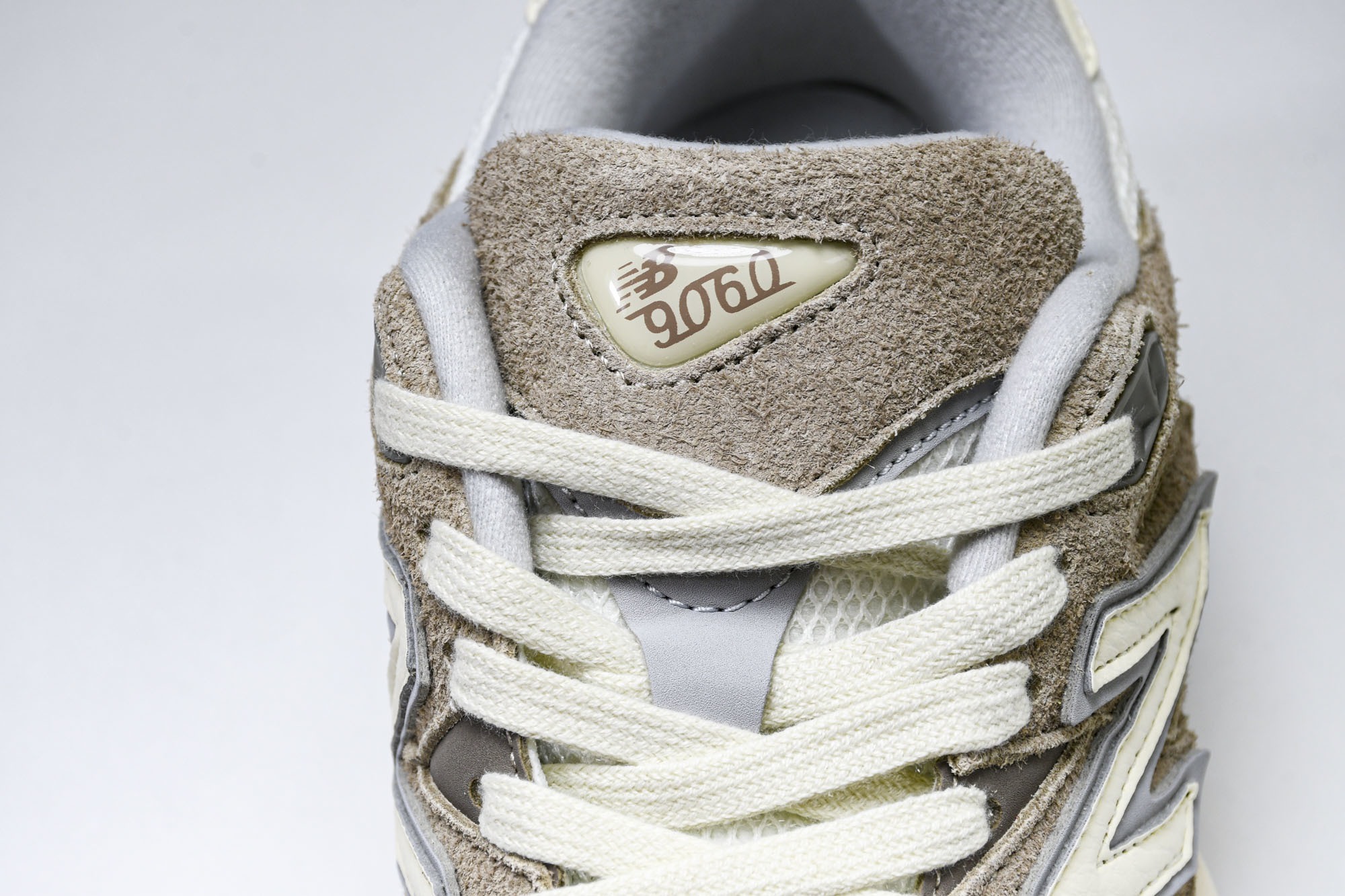 Joe Freshgoods x New Balance NB9060 联名款 复古休闲运动慢跑鞋 U9
