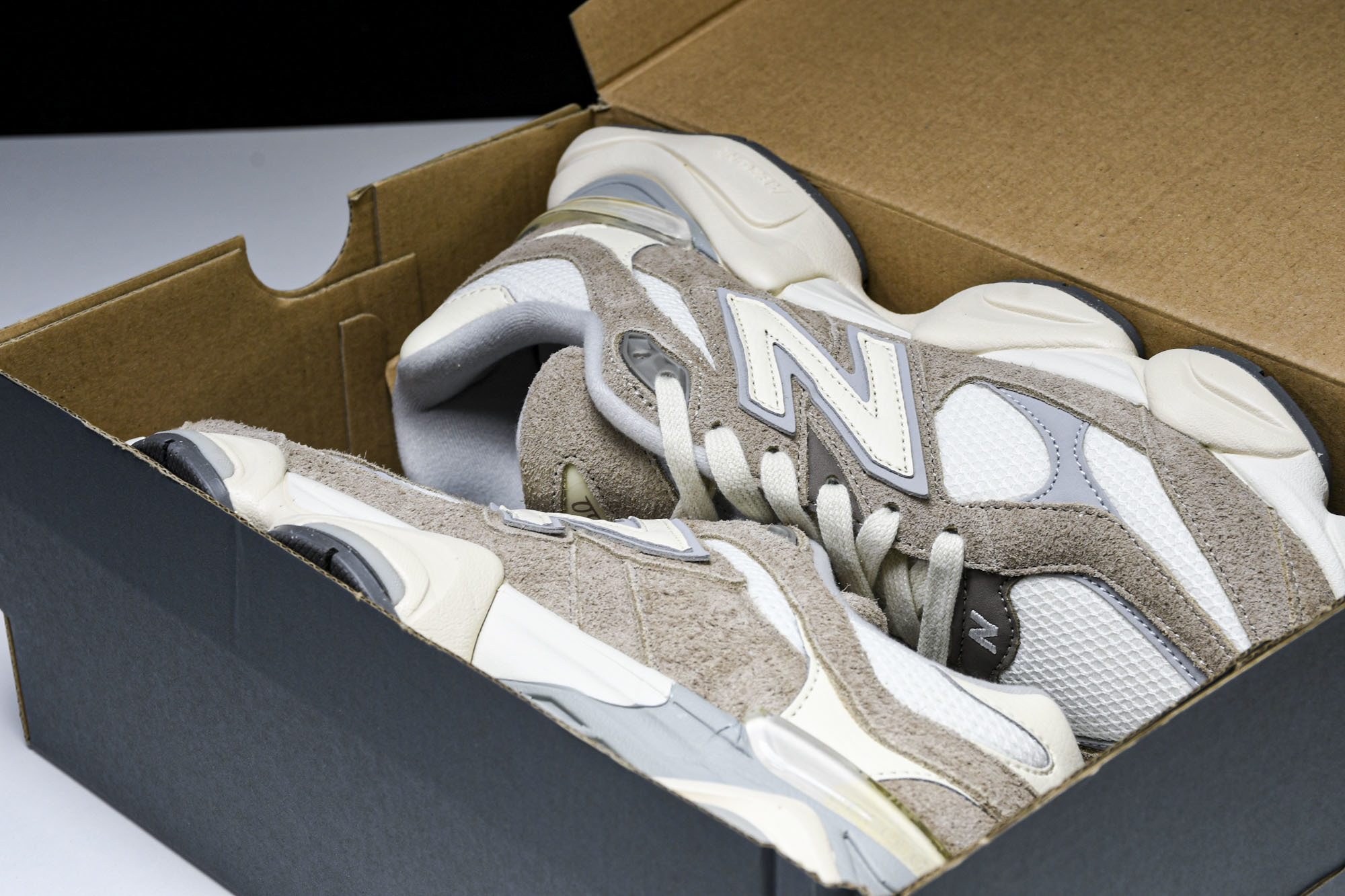 Joe Freshgoods x New Balance NB9060 联名款 复古休闲运动慢跑鞋 U9