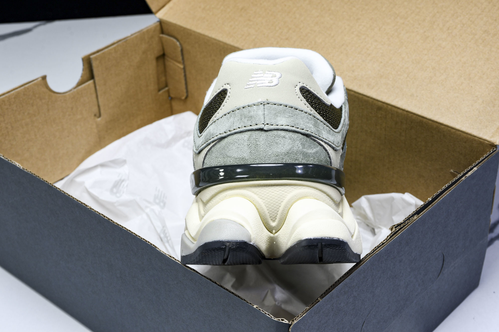 Joe Freshgoods x New Balance NB9060 联名款 复古休闲运动慢跑鞋 U9
