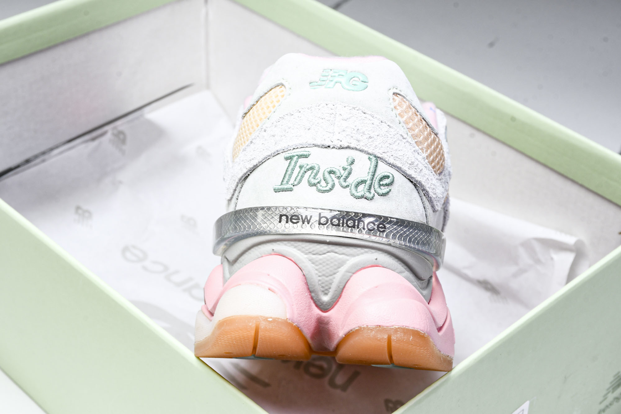 Joe Freshgoods x New Balance NB9060 联名款 复古休闲运动慢跑鞋 U9
