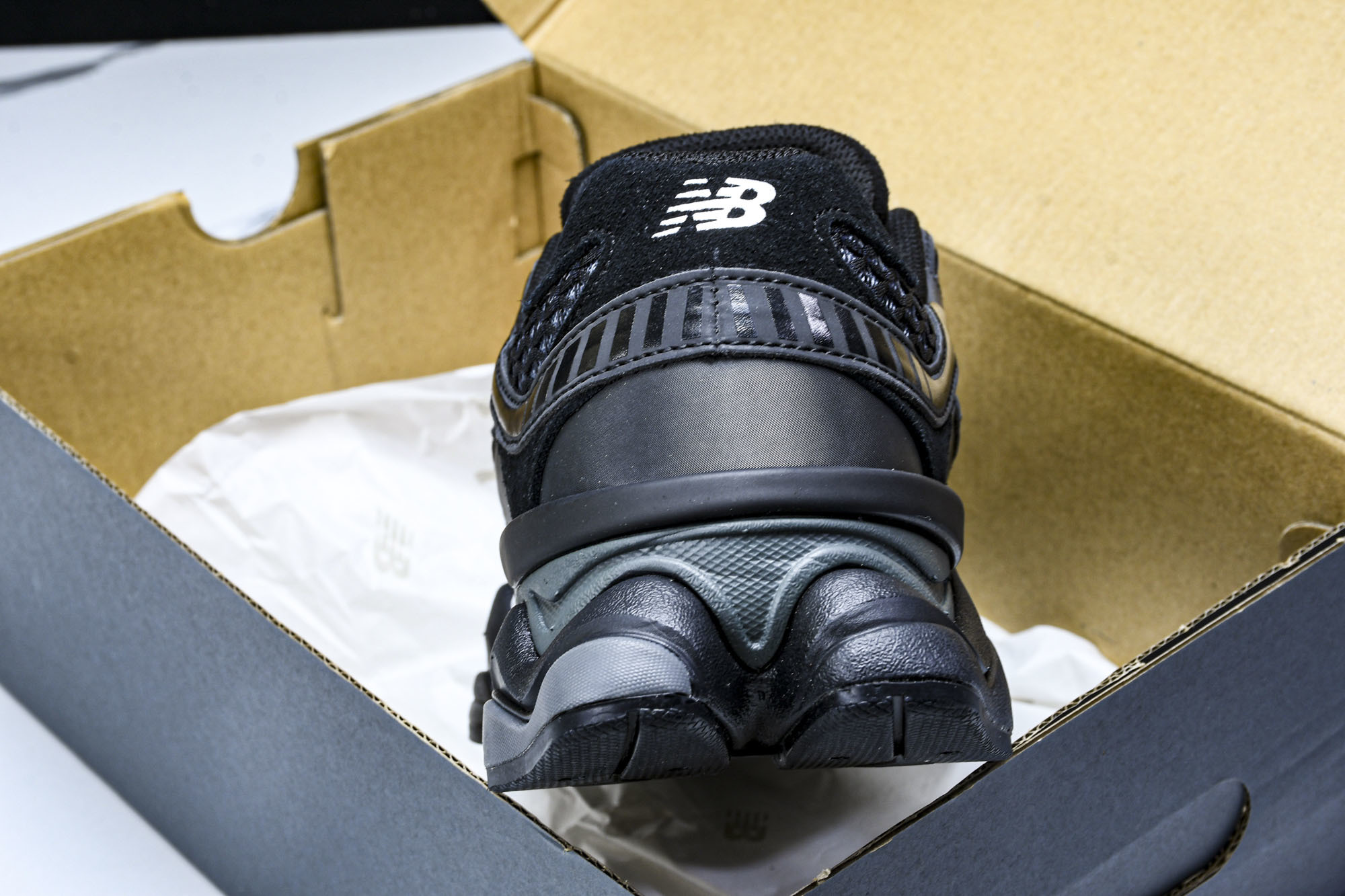 Joe Freshgoods x New Balance NB9060 联名款 复古休闲运动慢跑鞋 U9